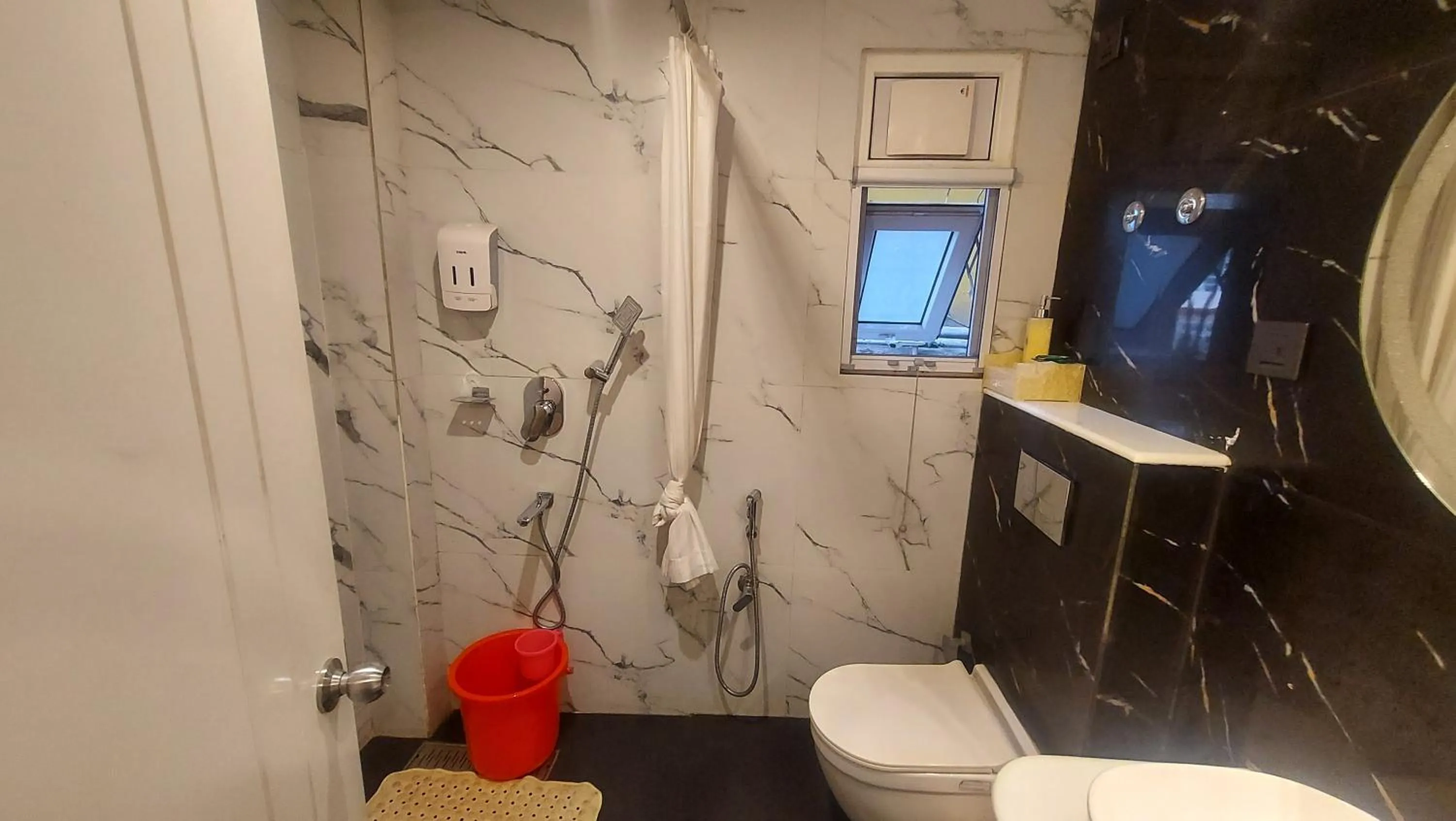 Bathroom in Hotel Manila