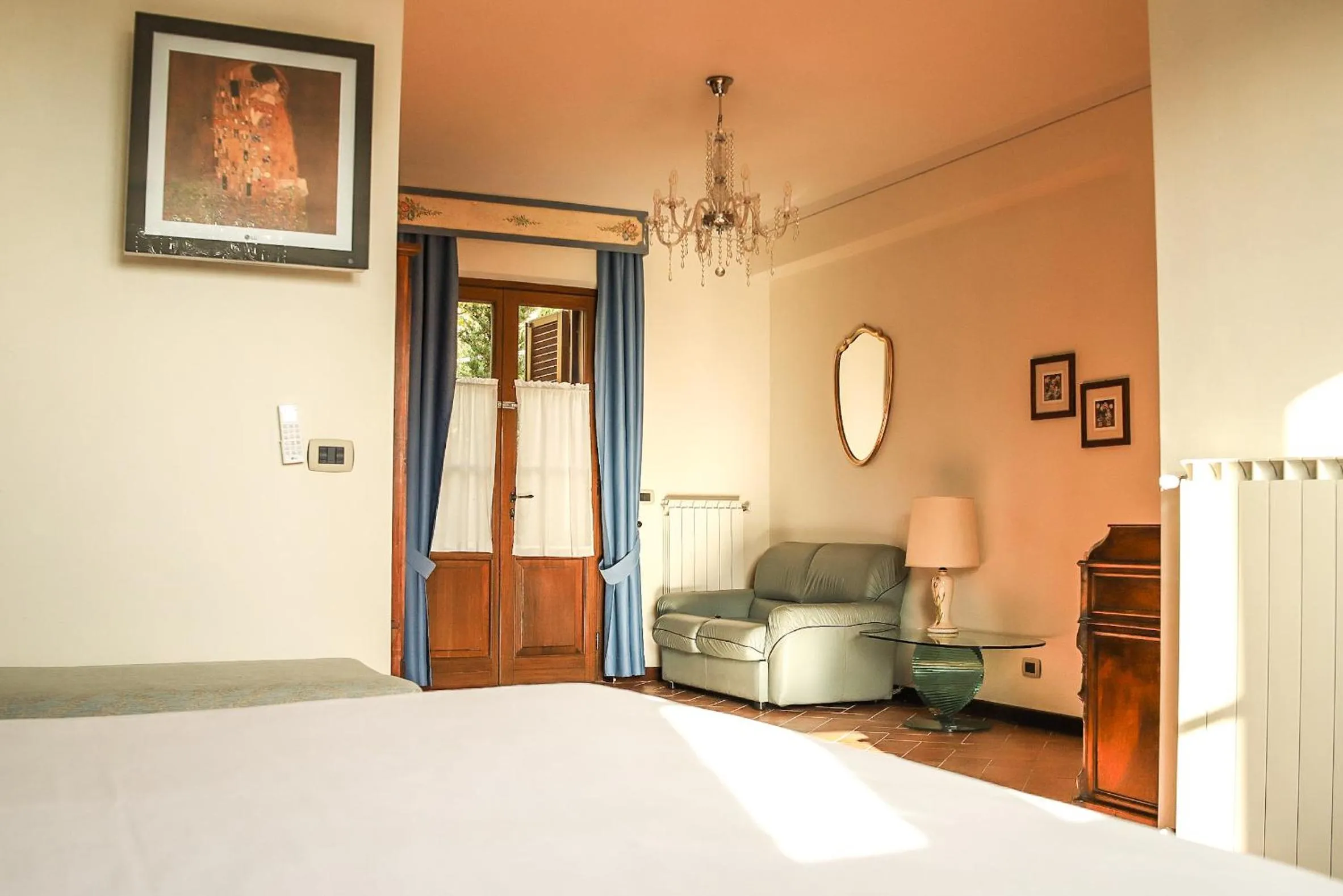 Living room, Bed in Borgo I Tre Baroni - Spa Suites & Resort