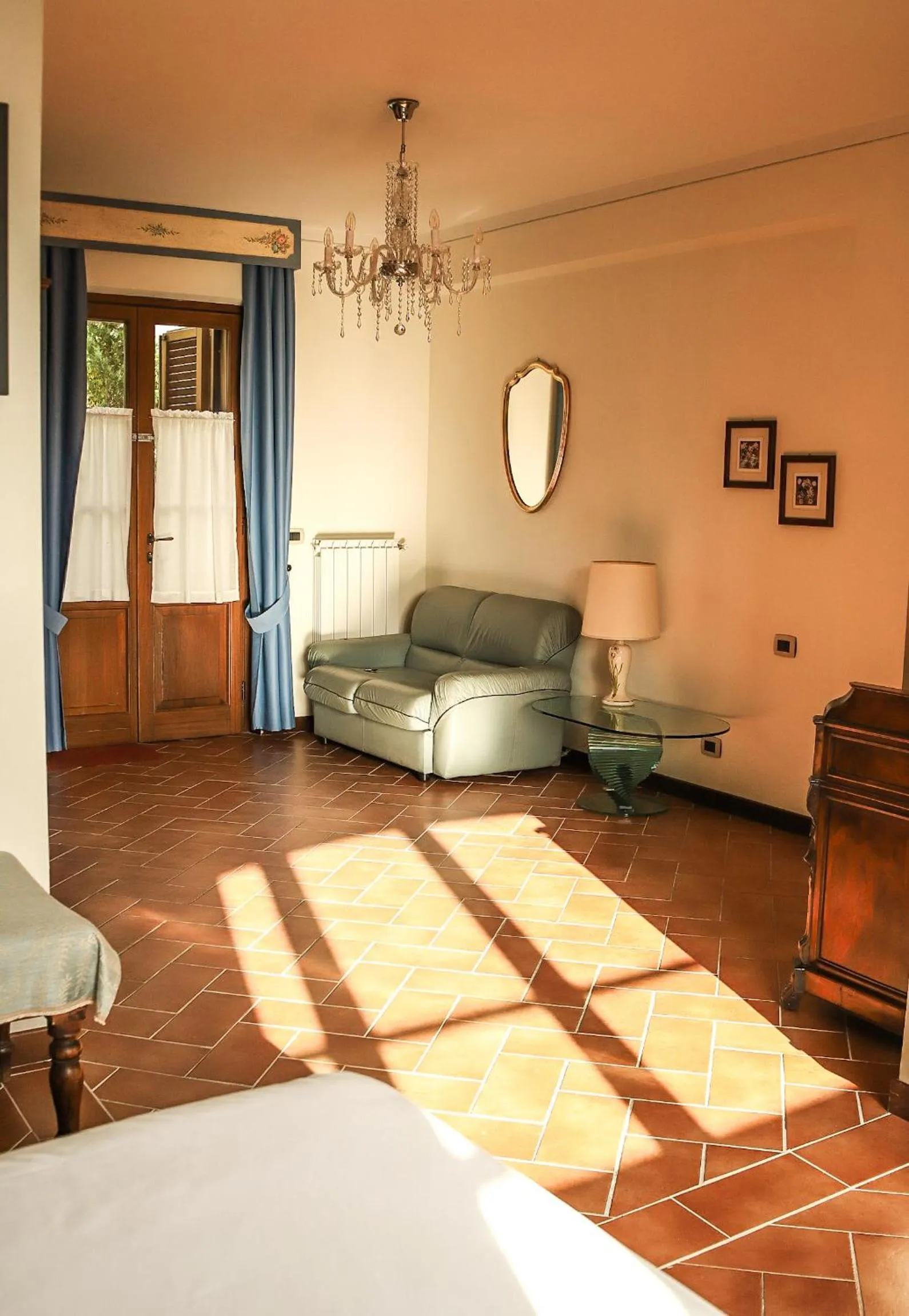 Living room, Bed in Borgo I Tre Baroni - Spa Suites & Resort