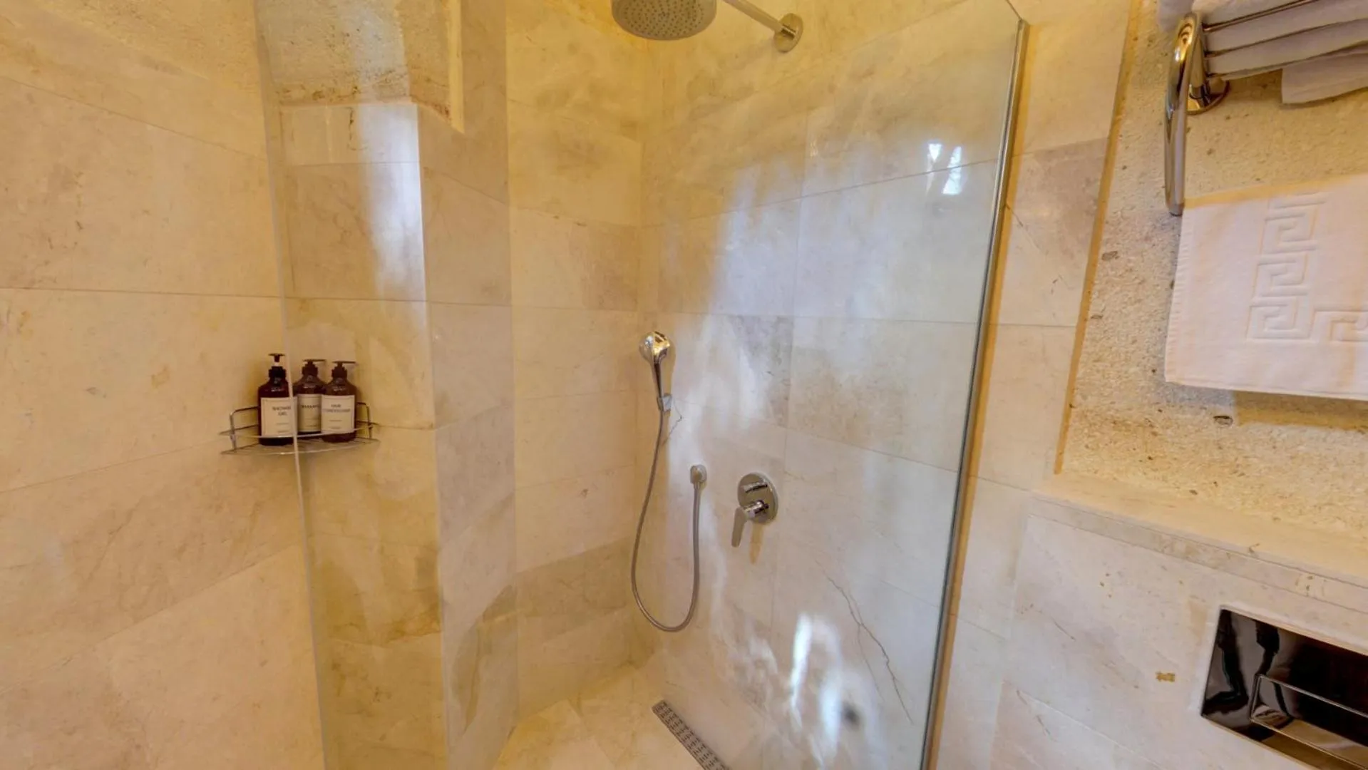 Shower in Nujel'm Cappadocia