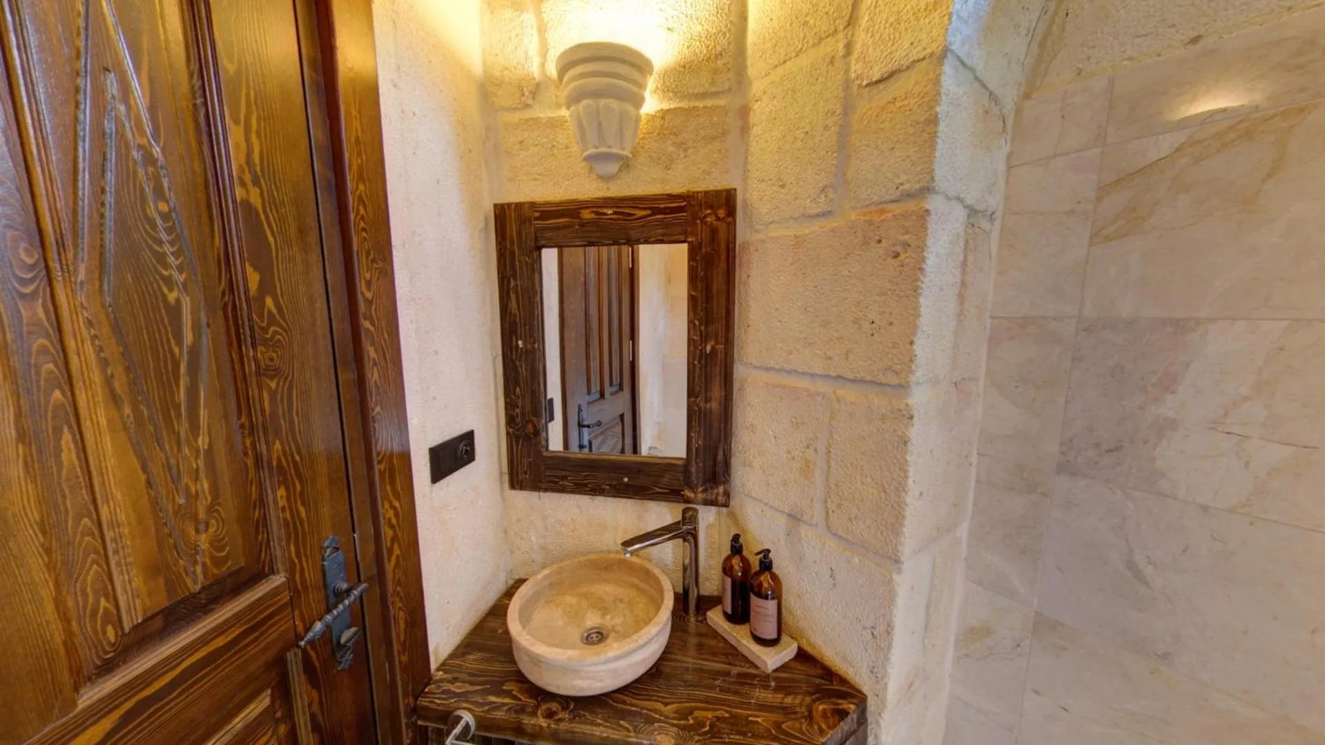 Shower in Nujel'm Cappadocia