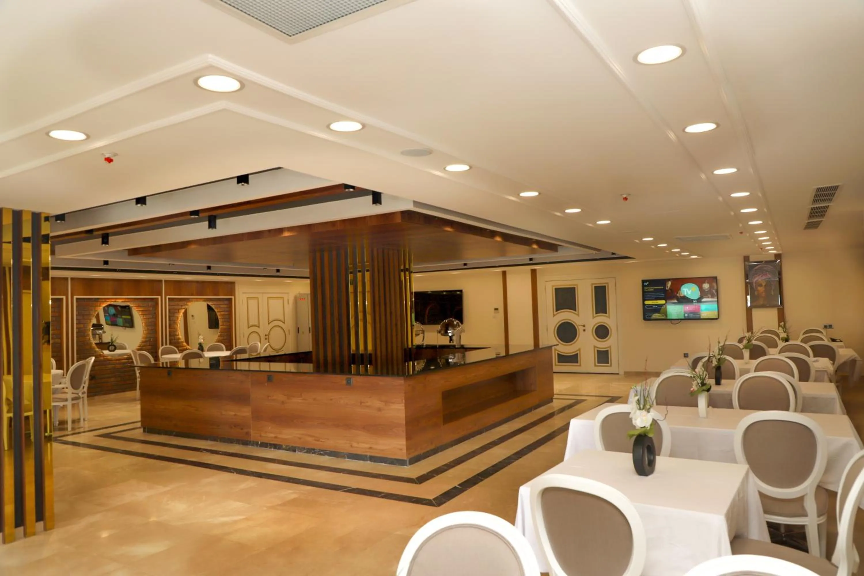 Restaurant/places to eat in UNITED HOTEL INTERNATIONAL