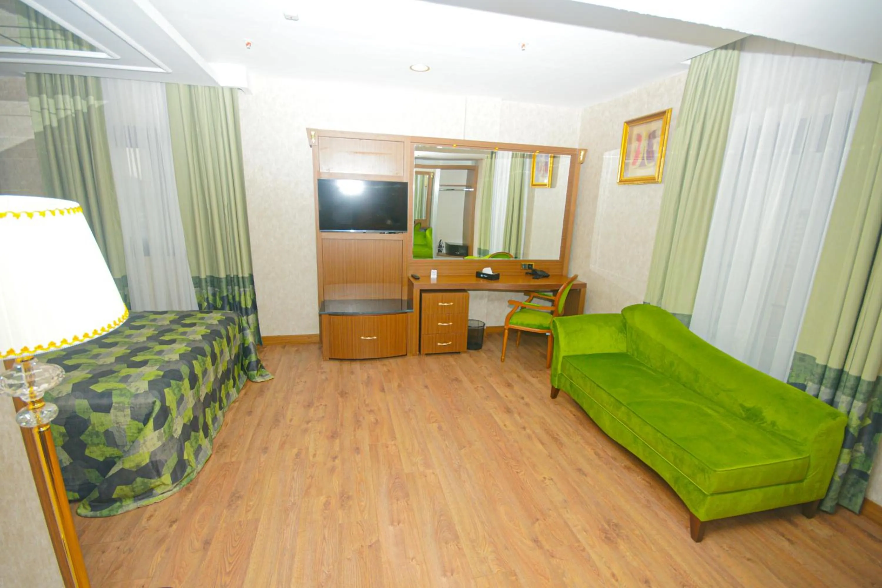 Photo of the whole room in UNITED HOTEL INTERNATIONAL