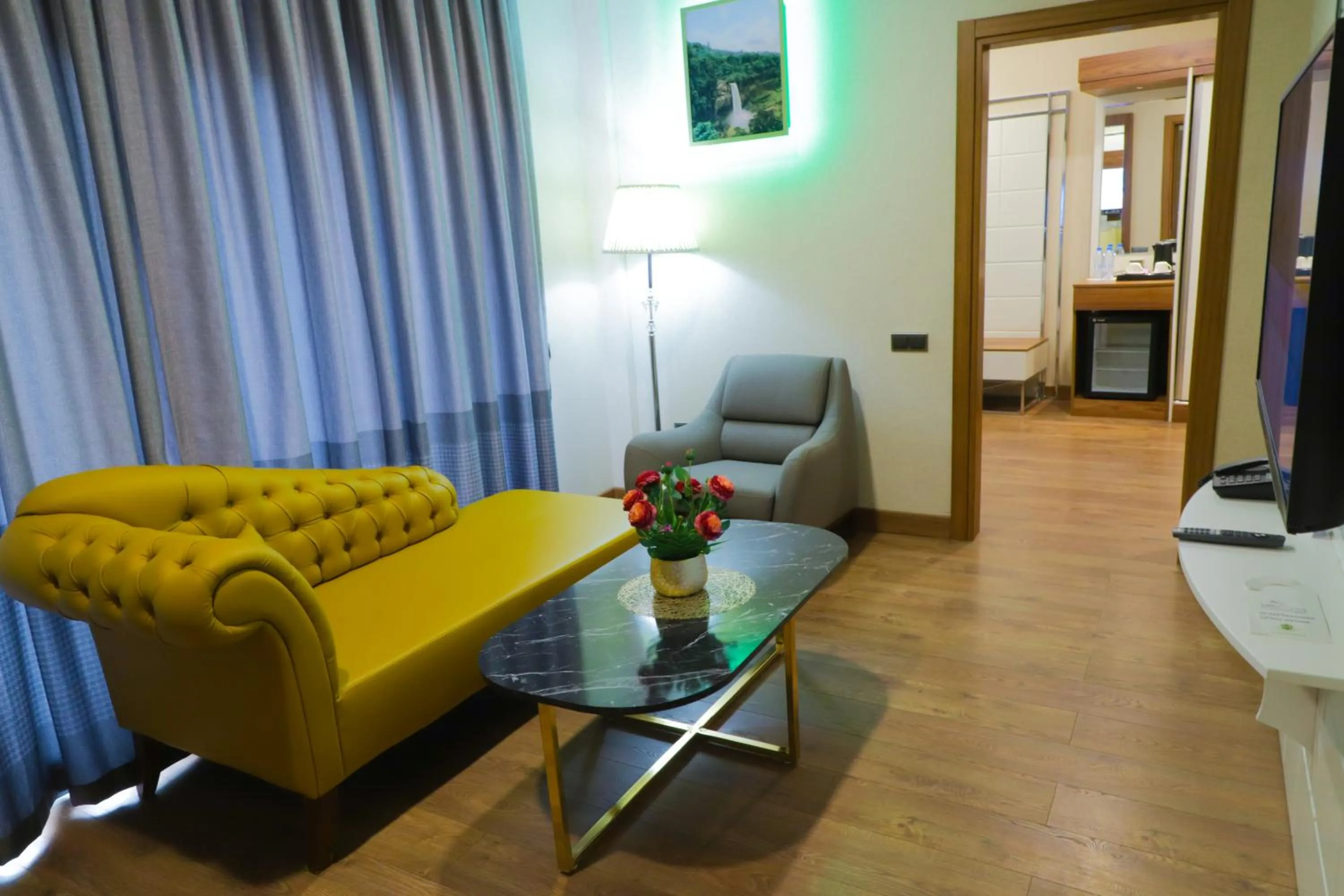 UNITED HOTEL INTERNATIONAL