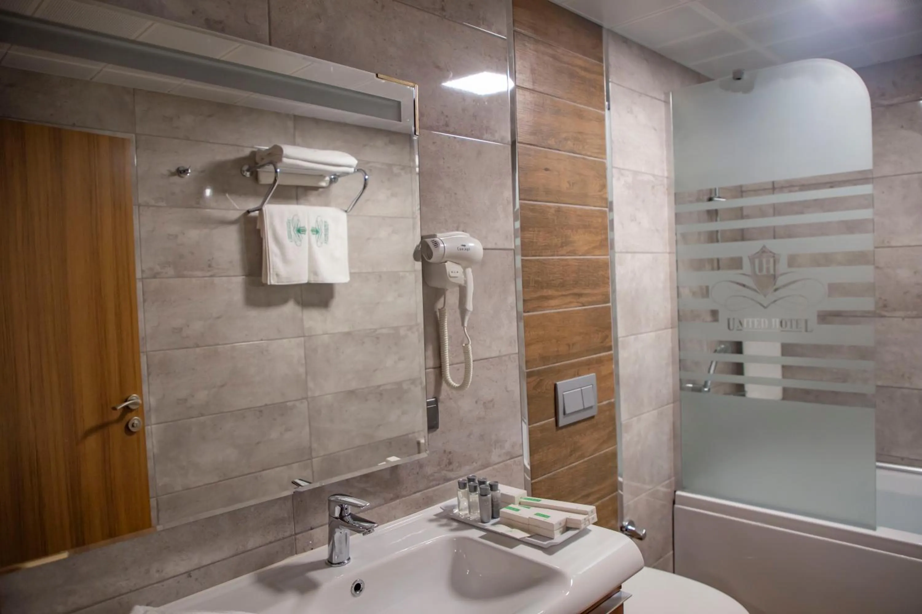 Shower in UNITED HOTEL INTERNATIONAL