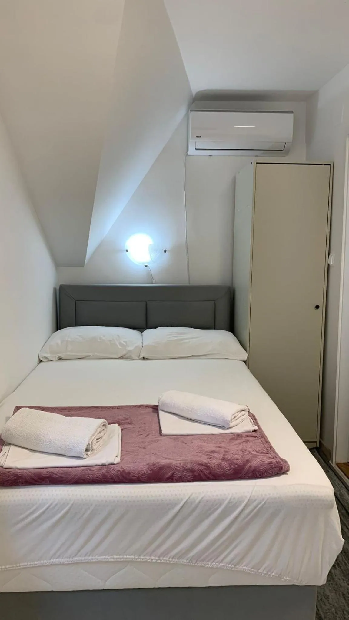Bed in Apartmani i sobe Đurđan