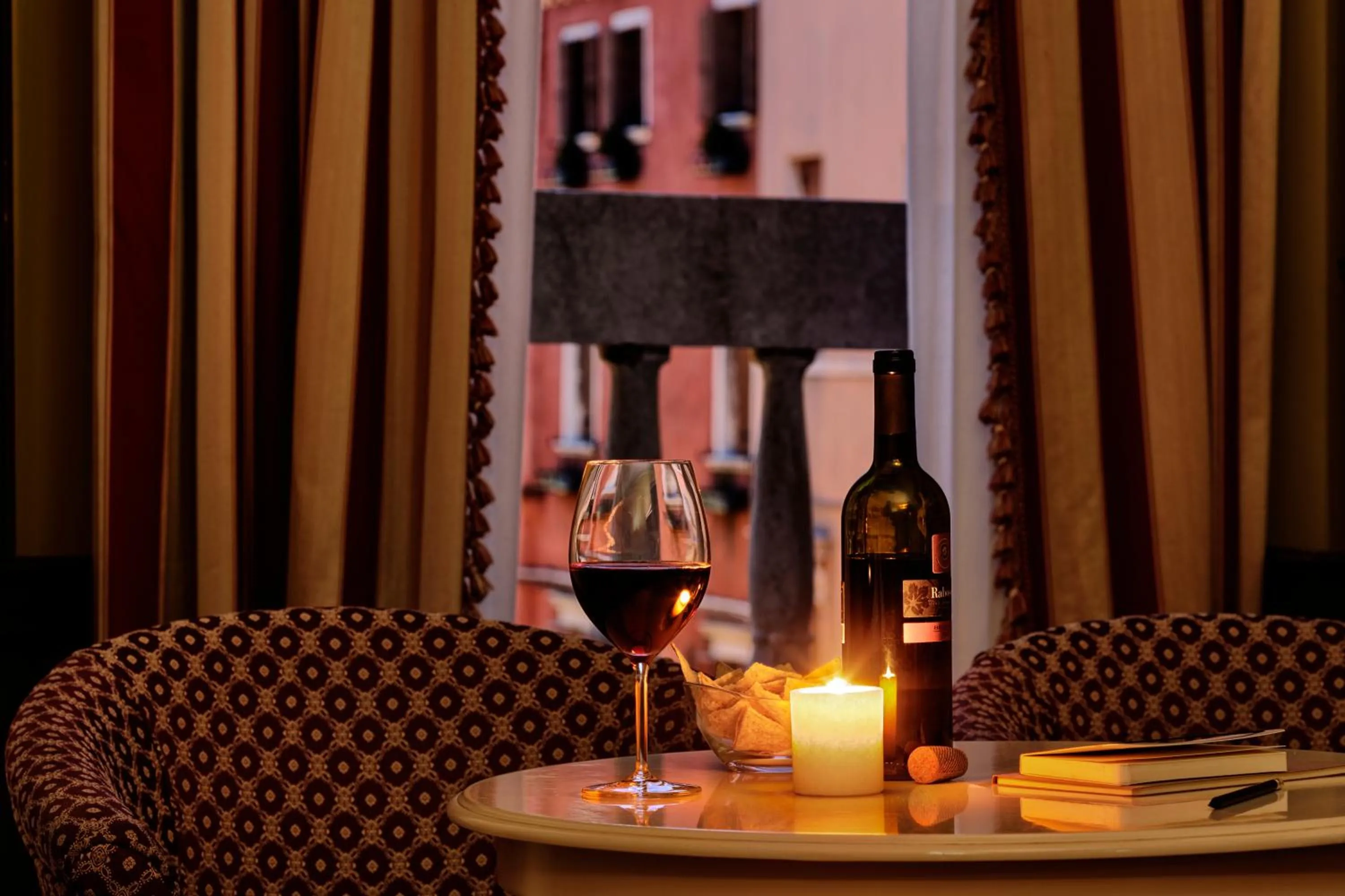 Decorative detail in Ca' Bragadin e Carabba