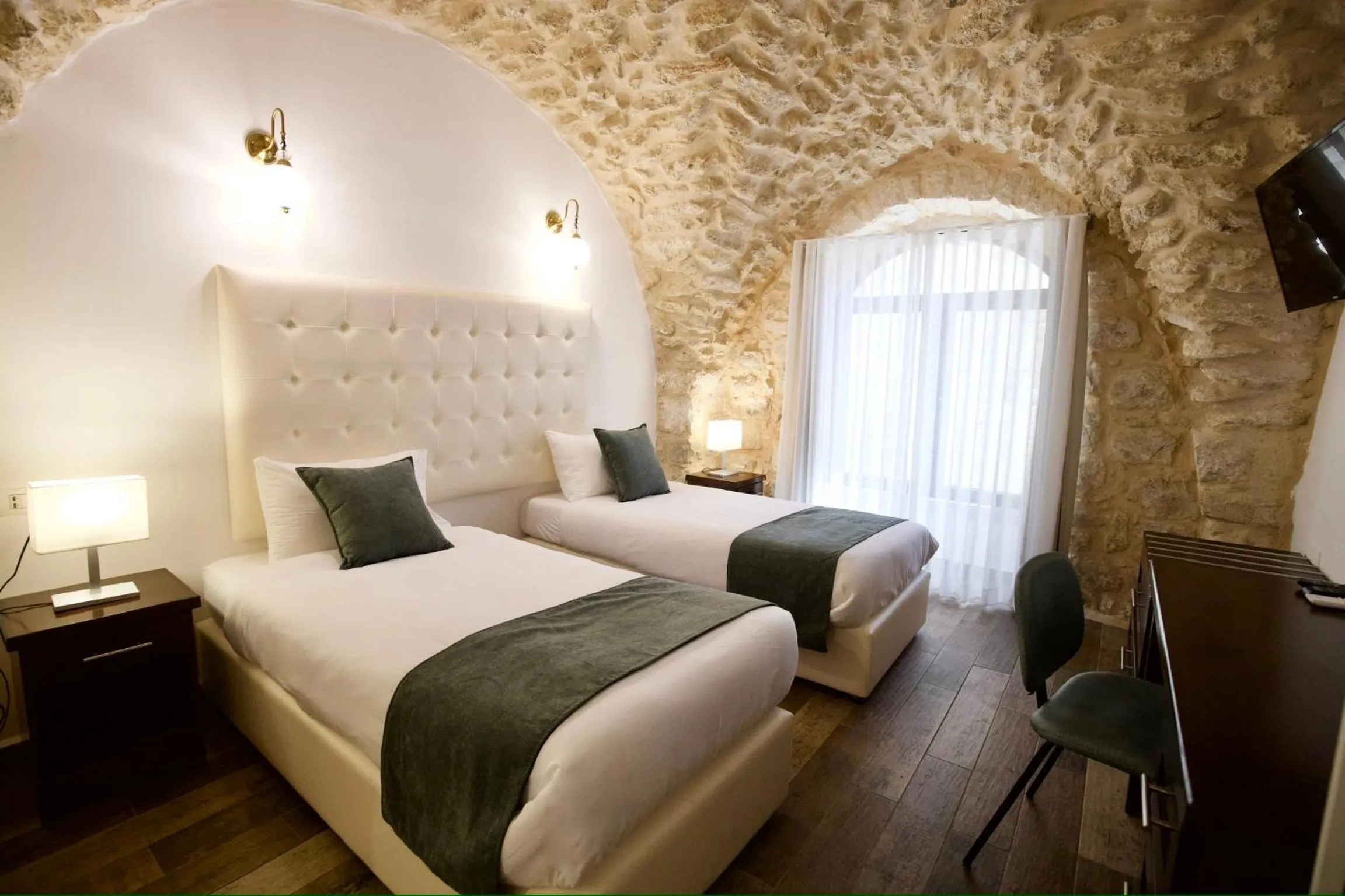 Bed in Petrakis Inn