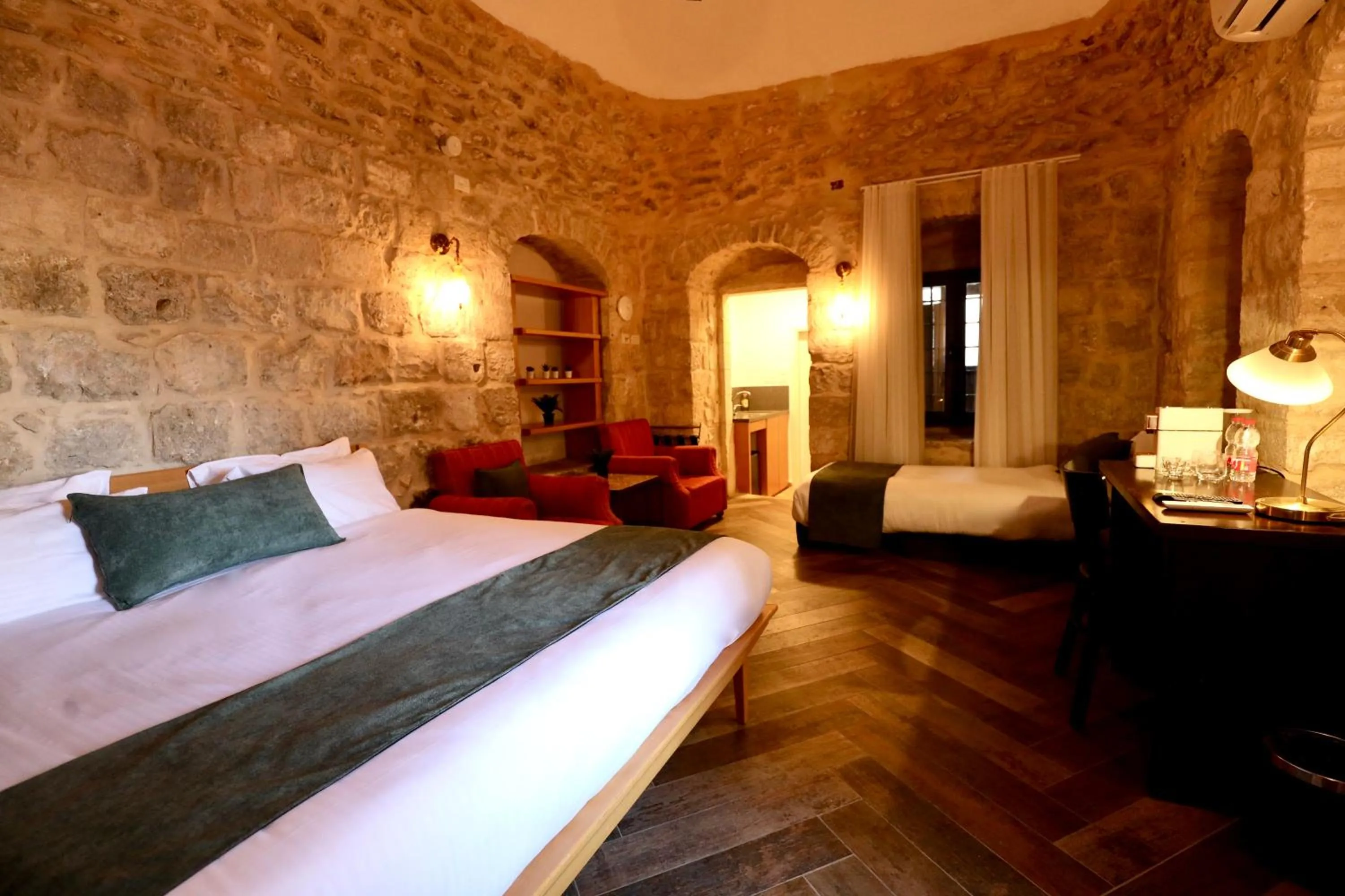 Bed in Petrakis Inn