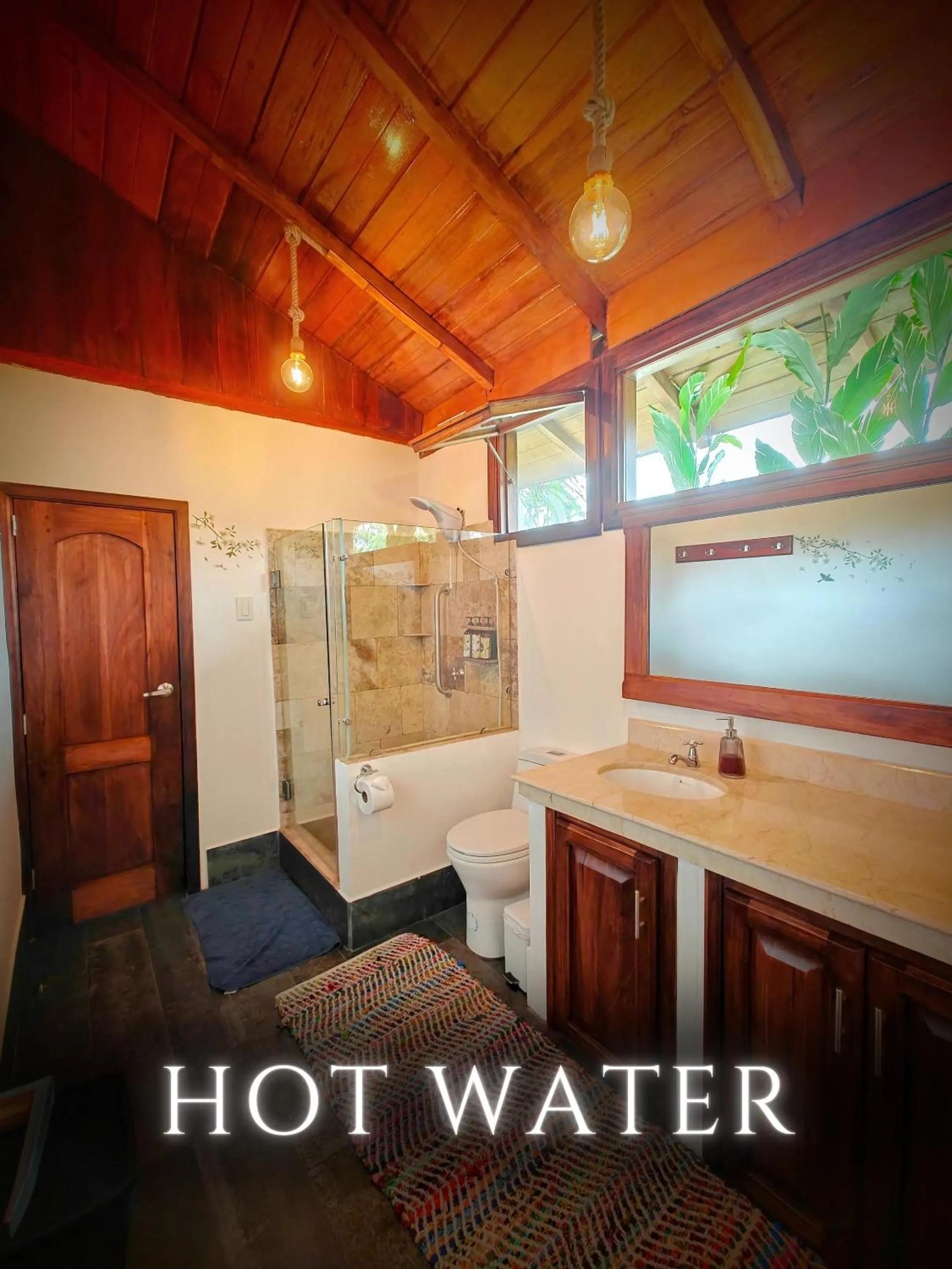 Shower in The River House - Upscale Lodge