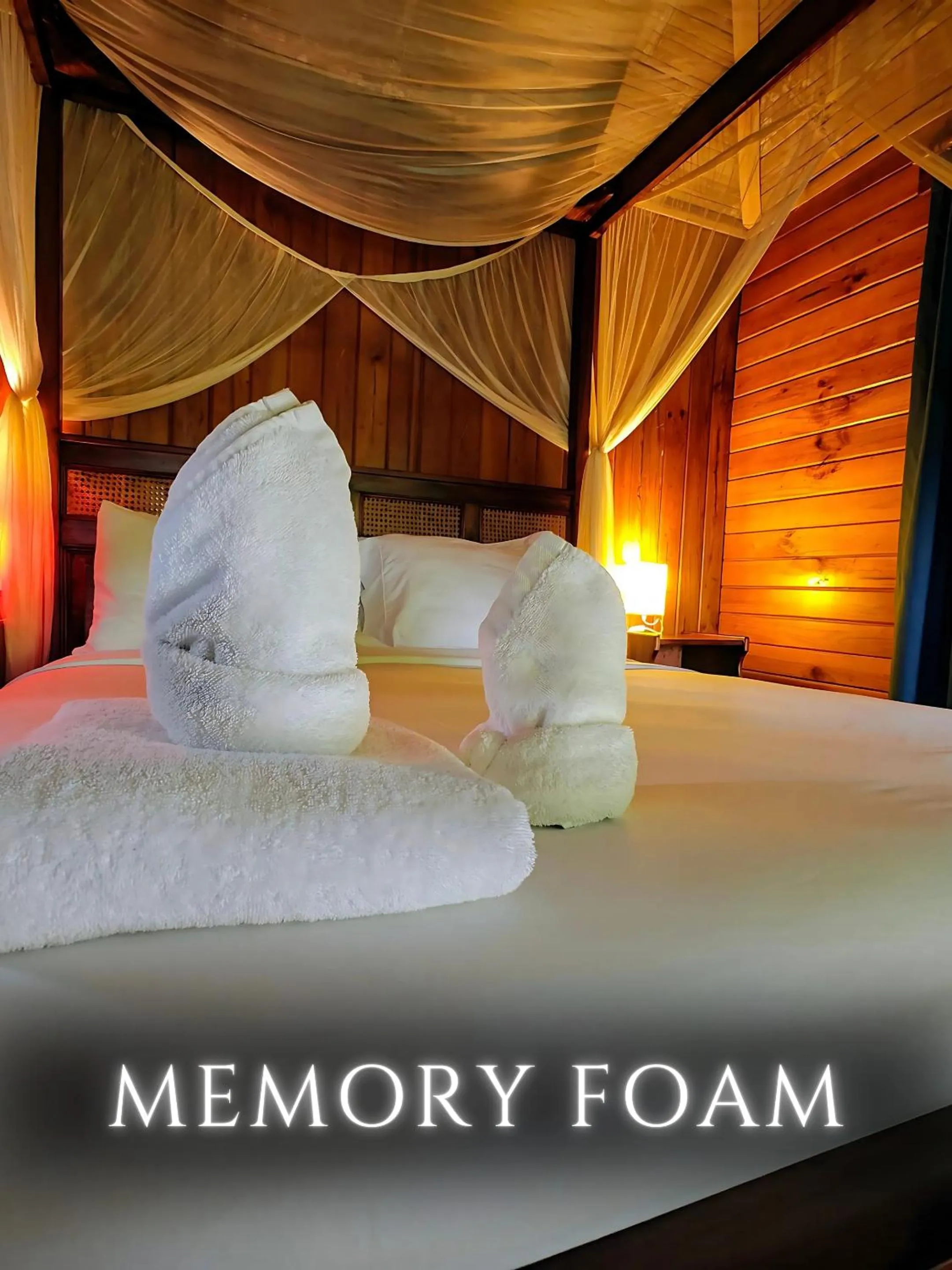 Bed in The River House - Upscale Lodge