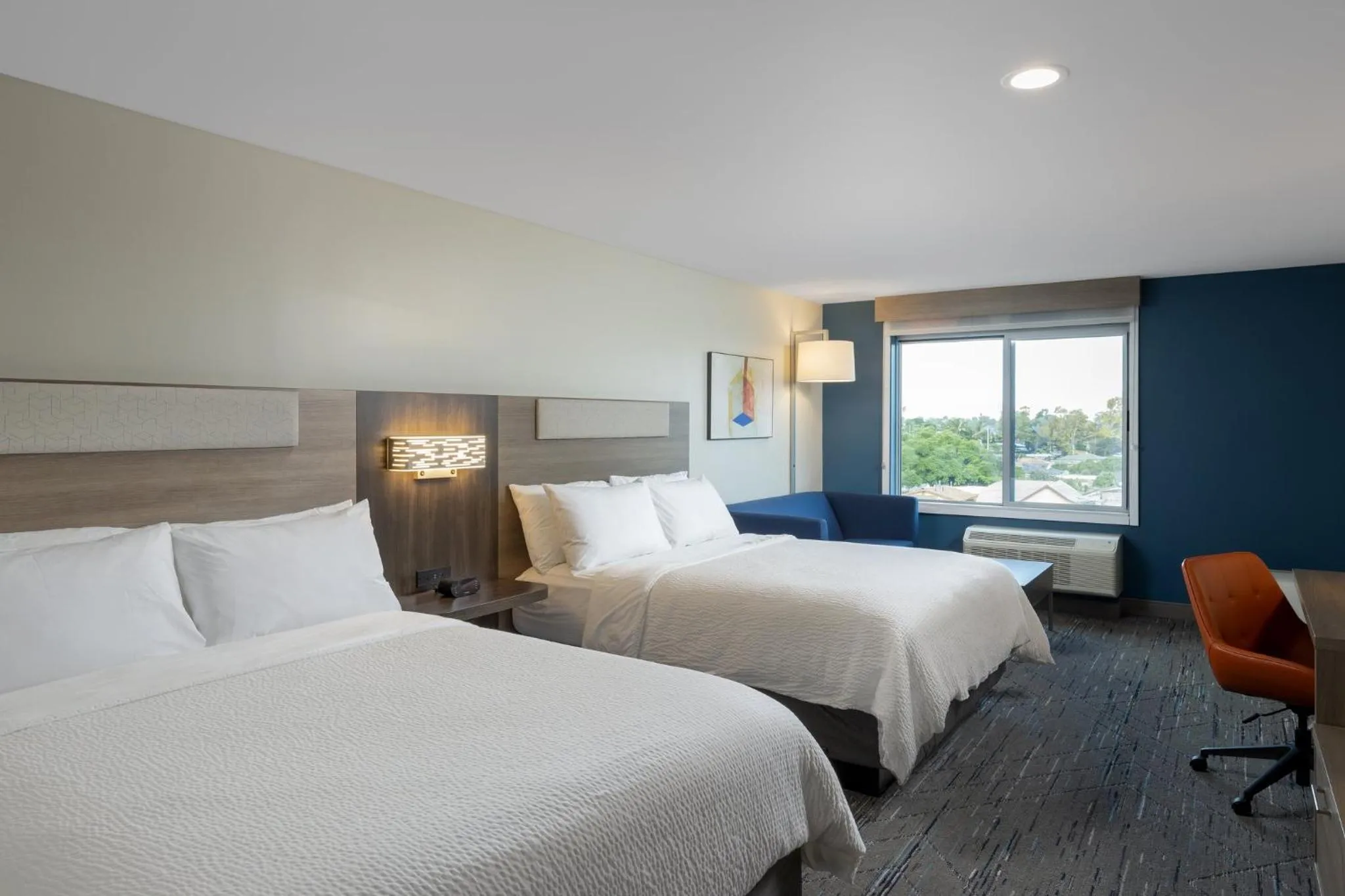 Photo of the whole room, Bed in Holiday Inn Express & Suites Hawaiian Gardens by IHG