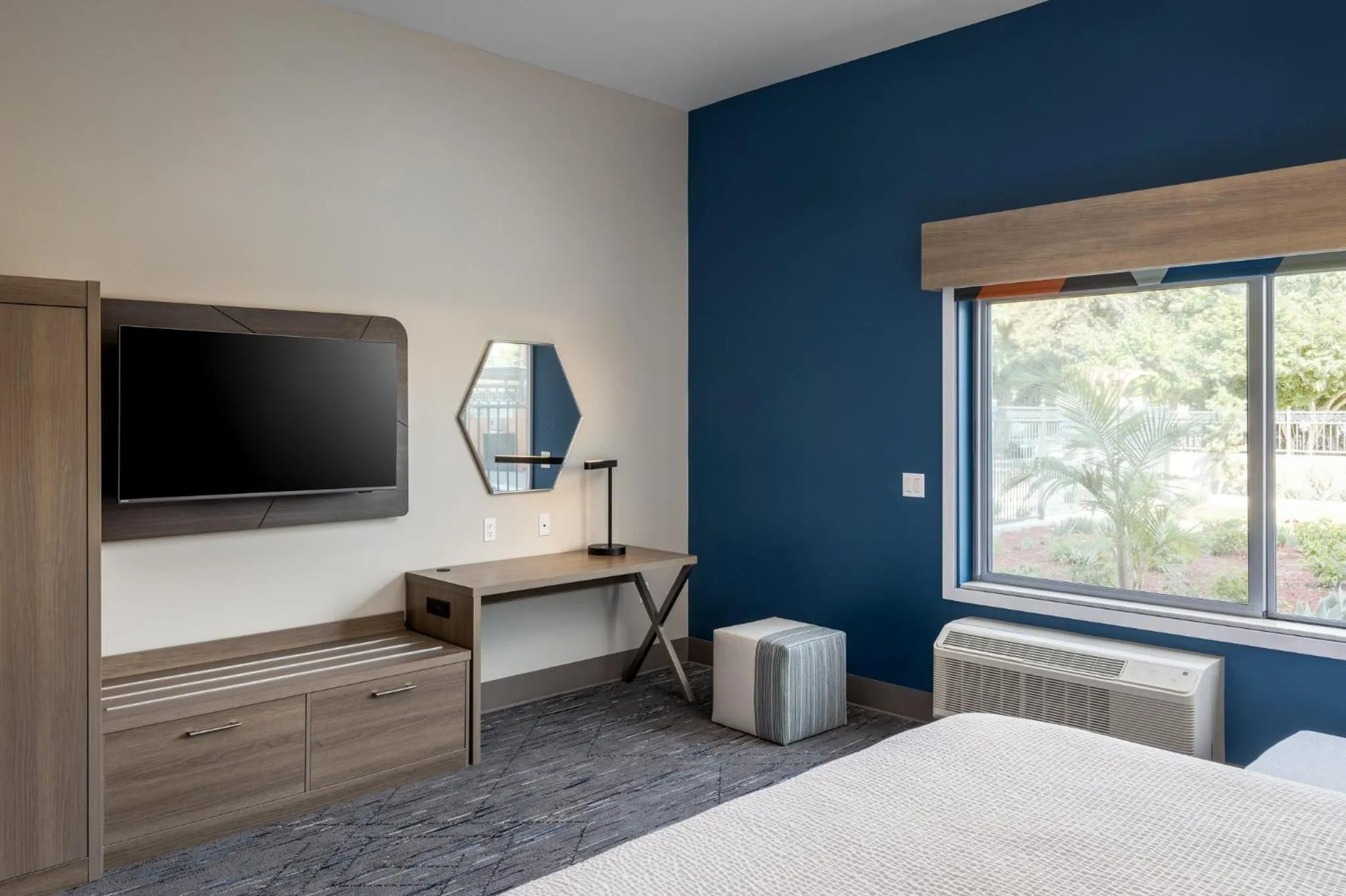 Photo of the whole room, Bed in Holiday Inn Express & Suites Hawaiian Gardens by IHG