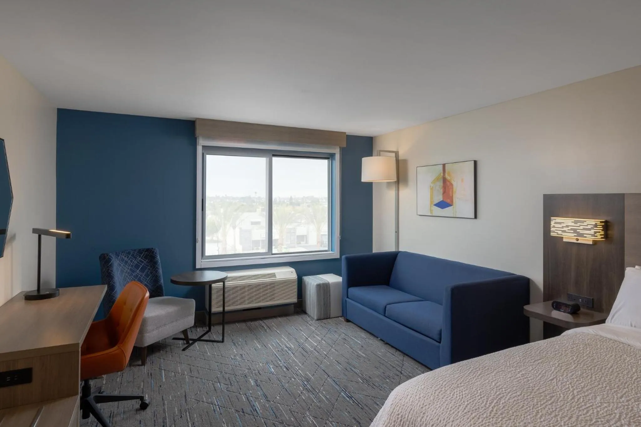 Photo of the whole room, Bed in Holiday Inn Express & Suites Hawaiian Gardens by IHG