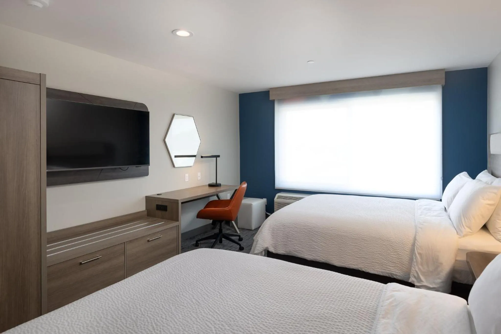 Photo of the whole room, Bed in Holiday Inn Express & Suites Hawaiian Gardens by IHG