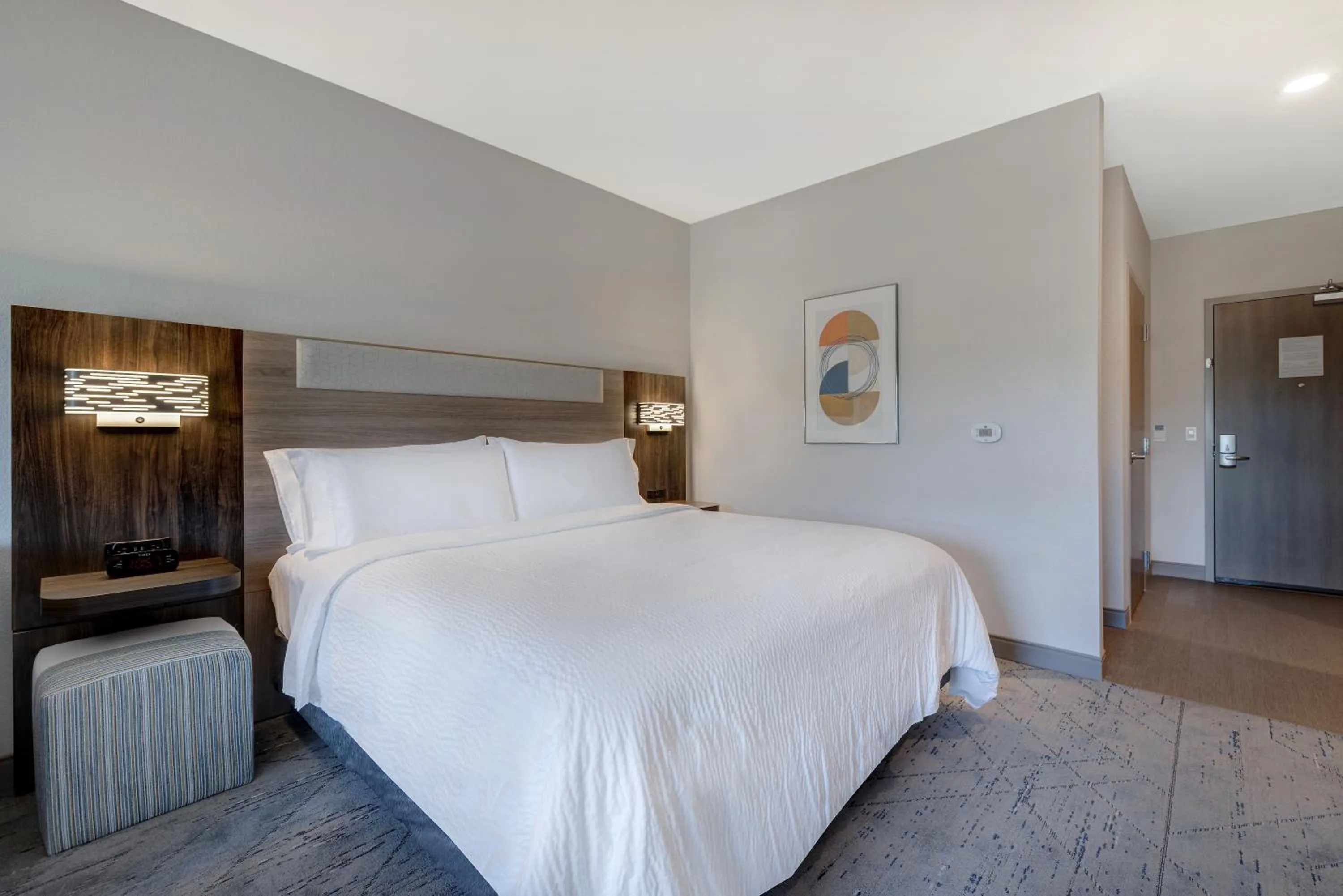 Bed in Holiday Inn Express & Suites Ontario - Chino Hills by IHG