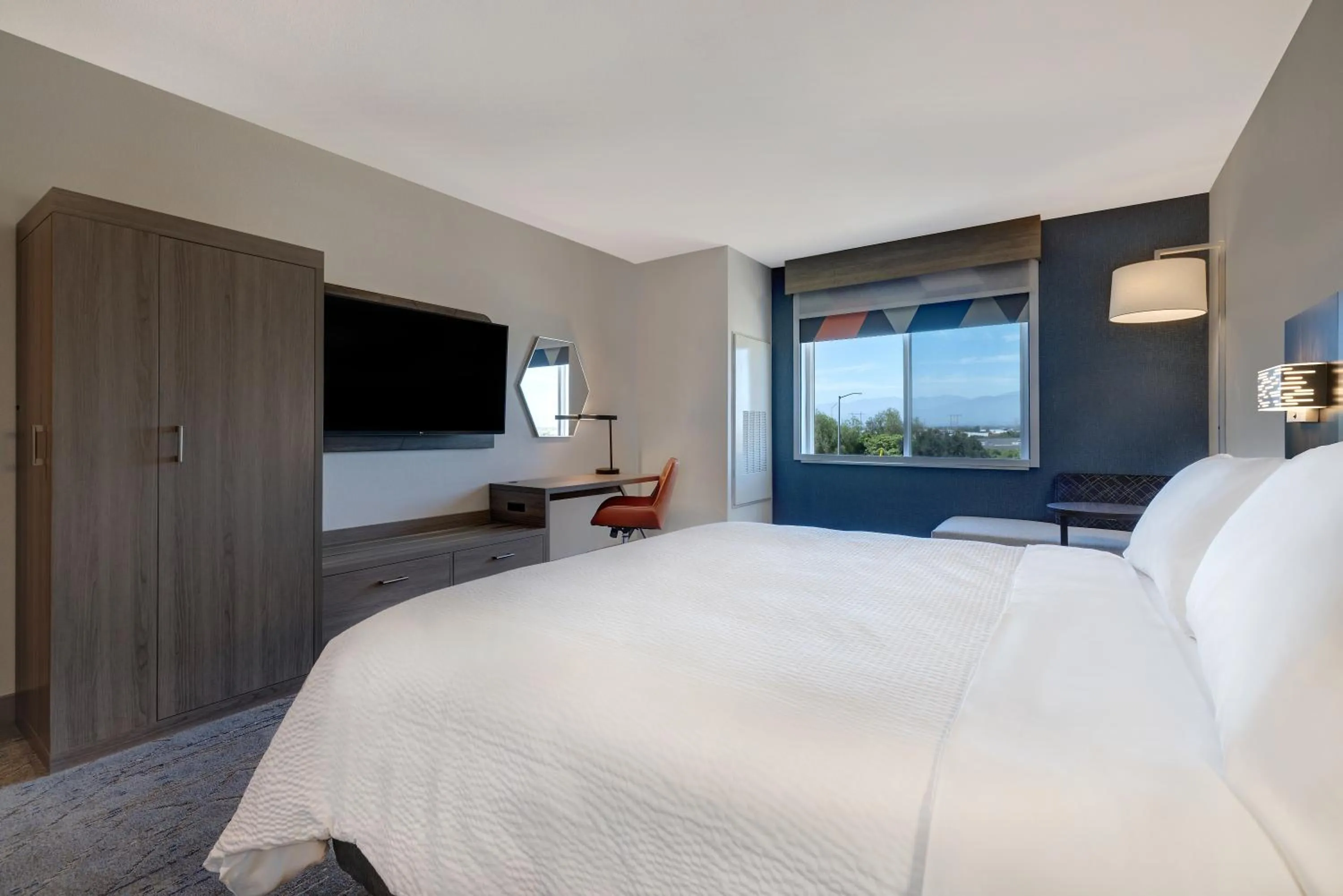 Bed in Holiday Inn Express & Suites Ontario - Chino Hills by IHG