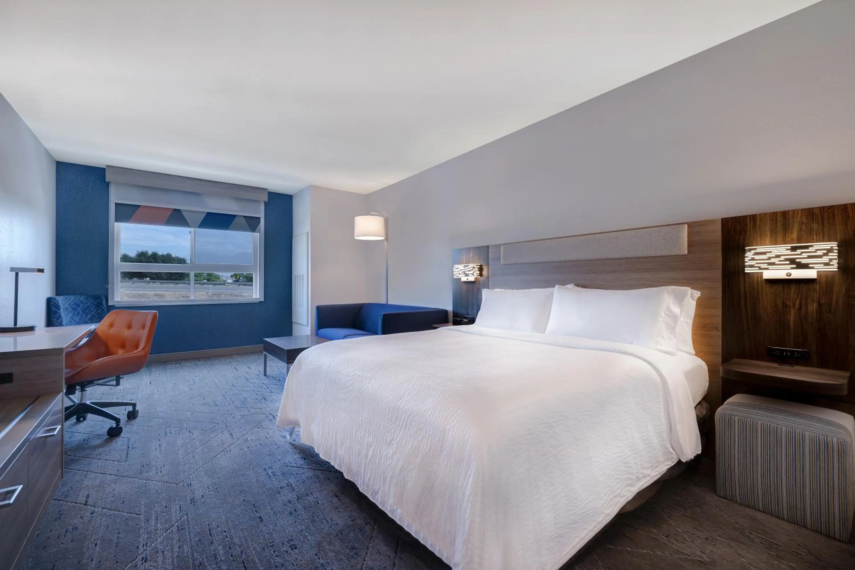 Bed in Holiday Inn Express & Suites Ontario - Chino Hills by IHG
