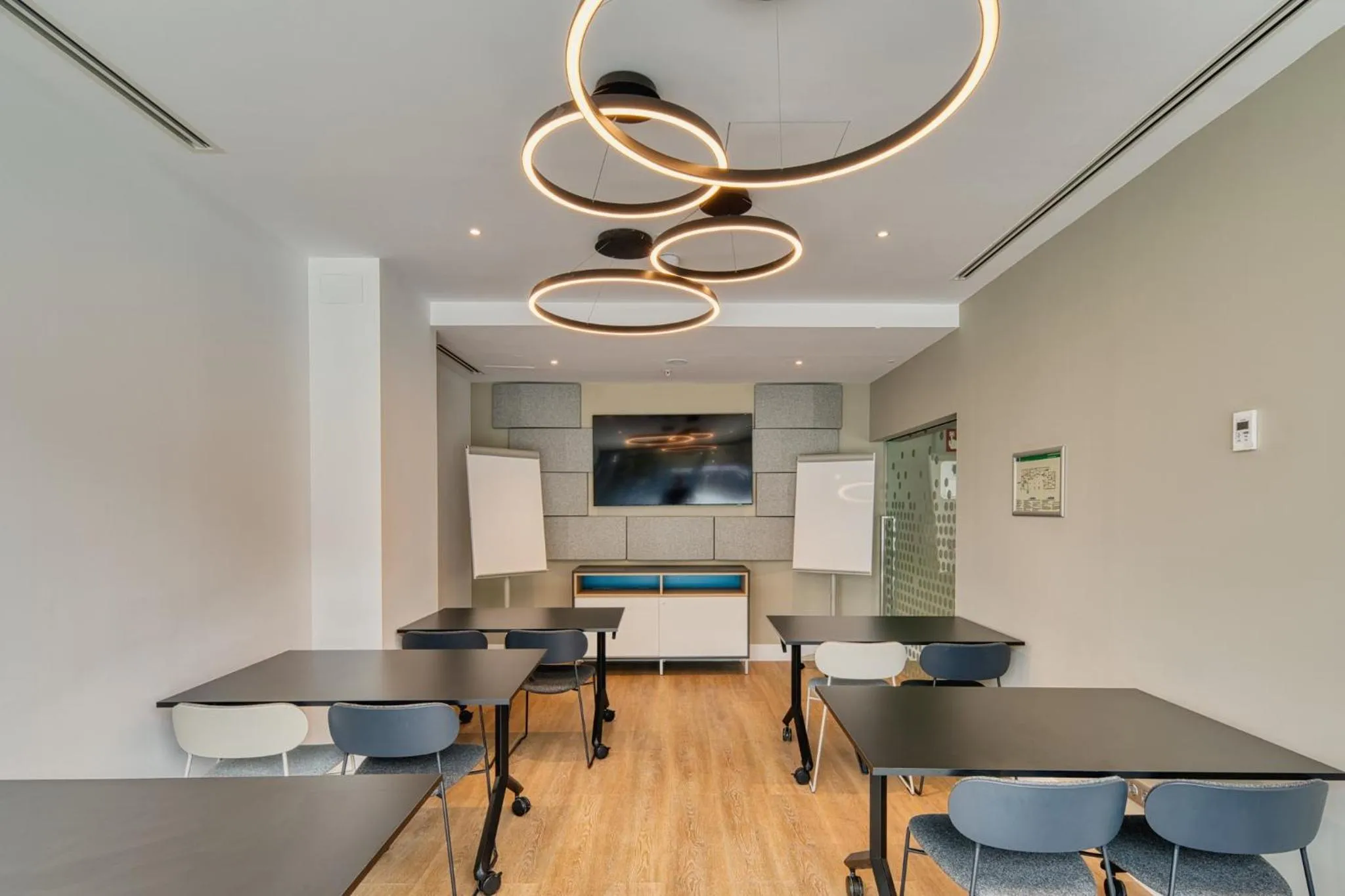 Meeting/conference room in Holiday Inn Express - Madrid - Airport by IHG