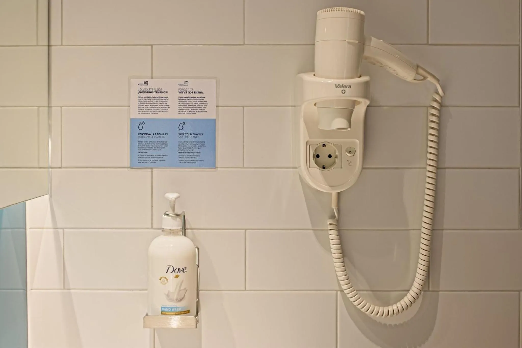 Photo of the whole room in Holiday Inn Express - Madrid - Airport by IHG