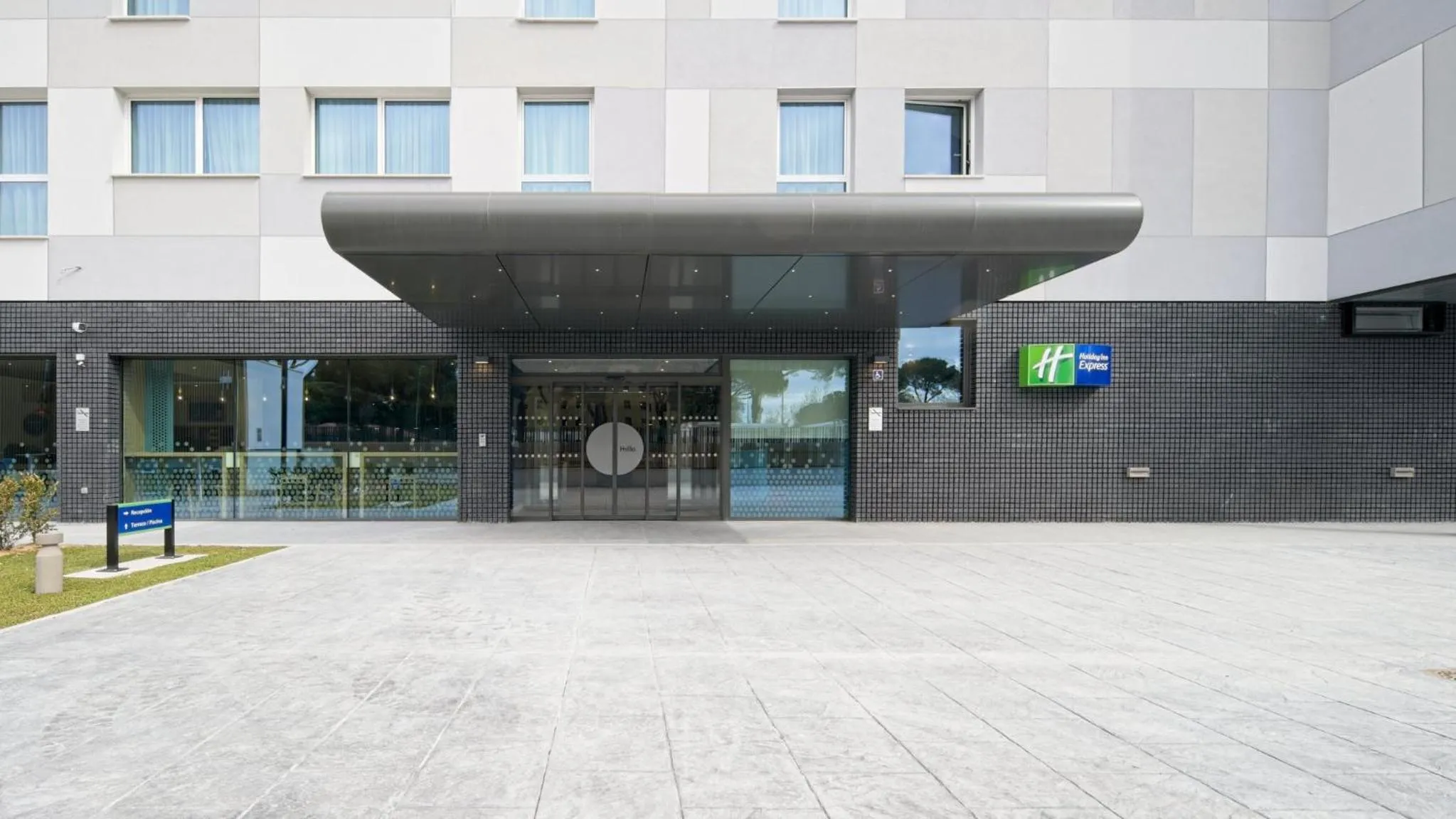 Property building in Holiday Inn Express - Madrid - Airport by IHG