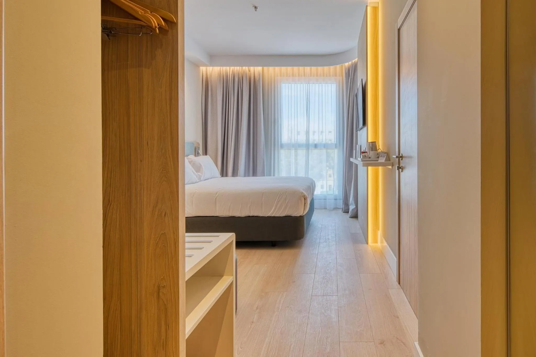 Photo of the whole room, Bed in Holiday Inn Express - Madrid - Airport by IHG