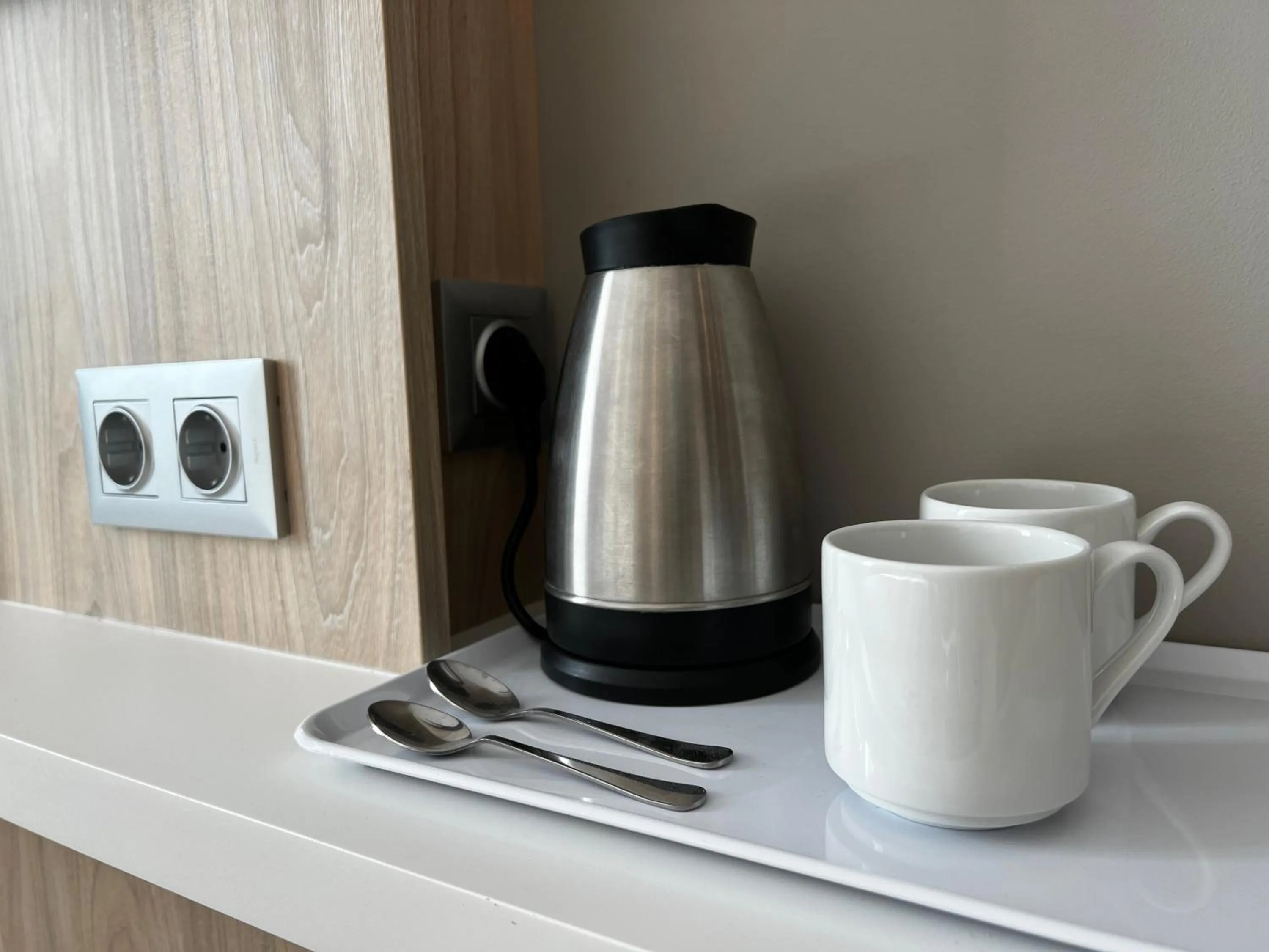Coffee/tea facilities in Holiday Inn Express - Madrid - Airport by IHG