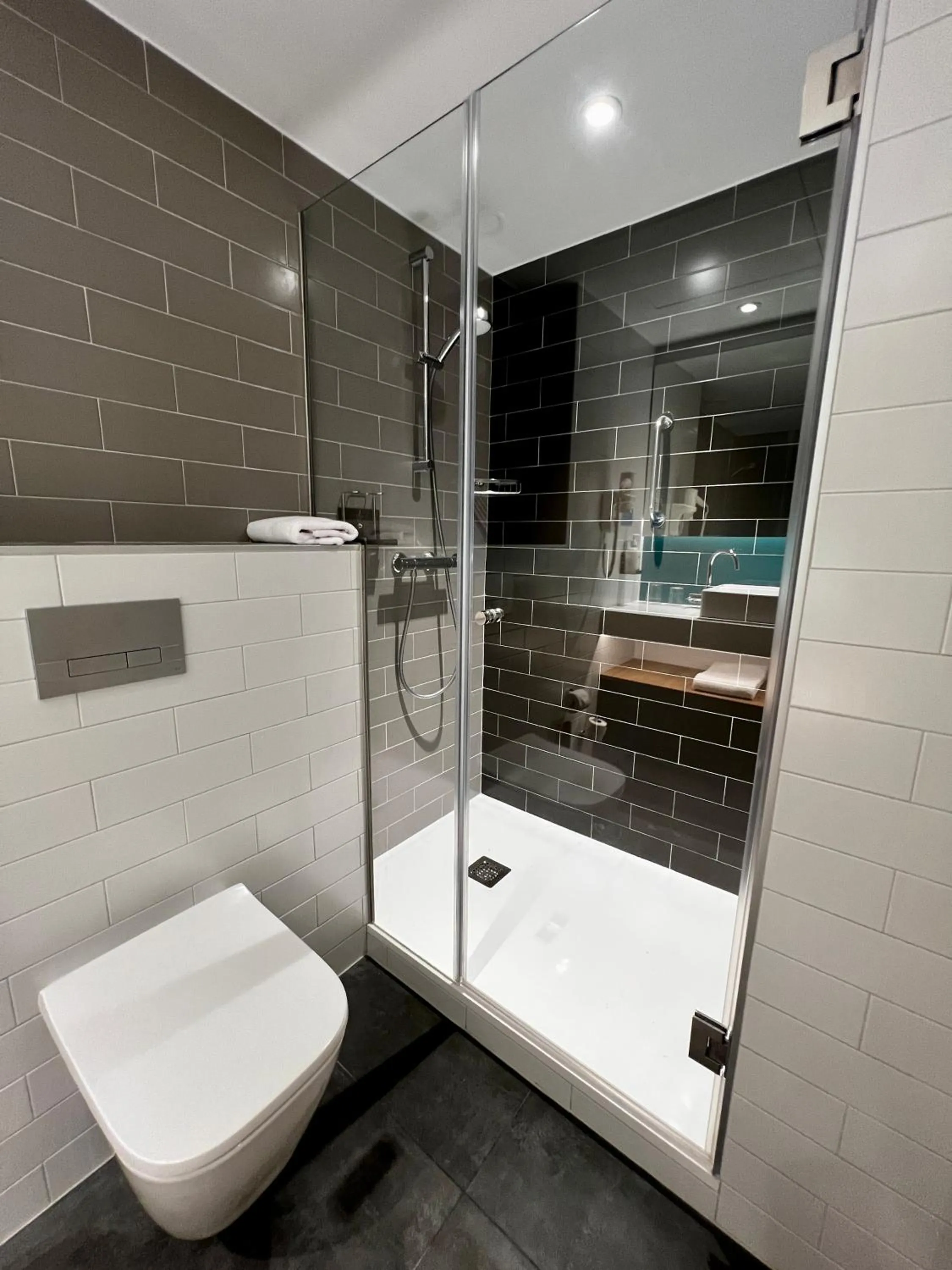 Shower in Holiday Inn Express - Madrid - Airport by IHG