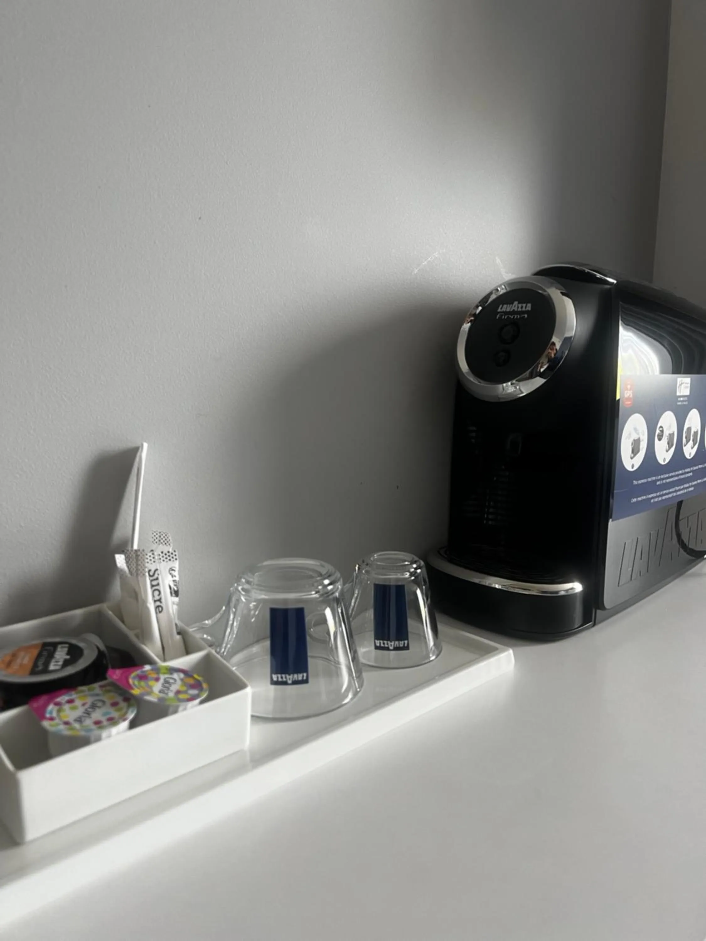 Coffee/tea facilities in Holiday Inn Express - Marne-la-Vallée Val d'Europe by IHG