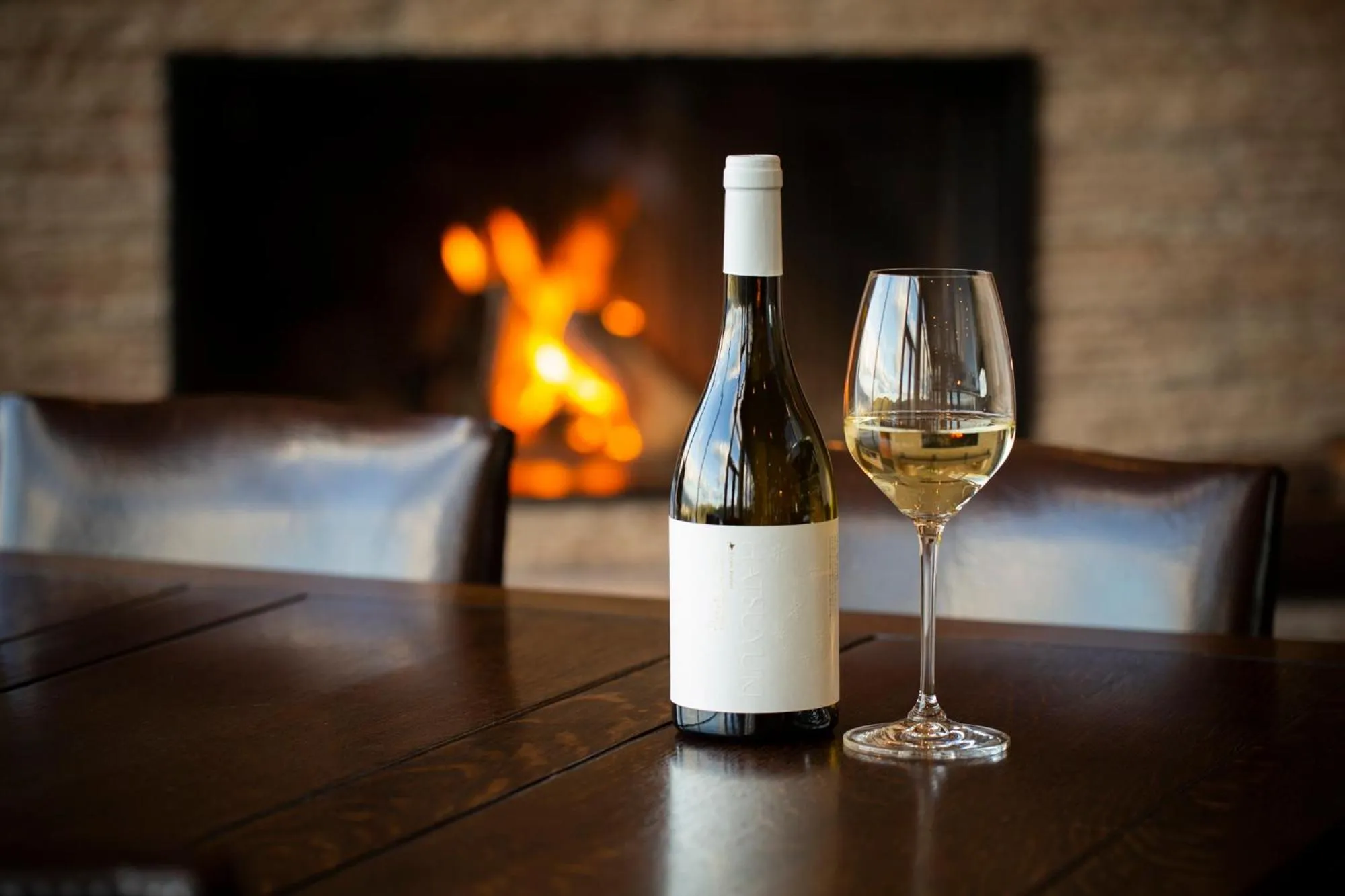 Lounge or bar in OMO5 Otaru by Hoshino Resorts