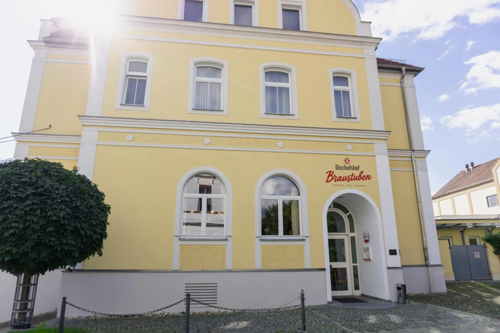 Facade/entrance in Bischofshof Braustuben