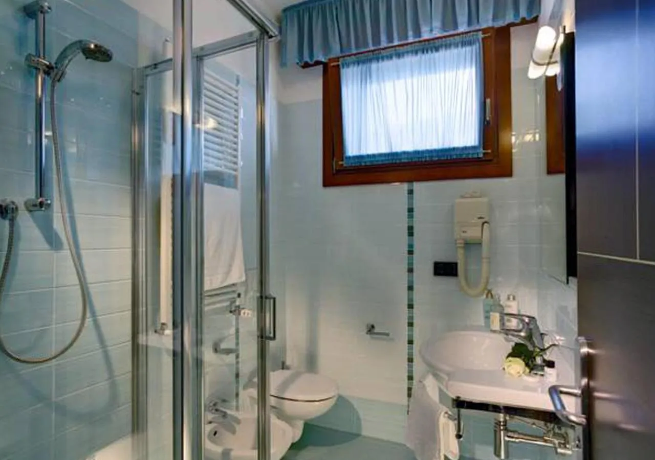 Shower in Hotel Le Tegnue