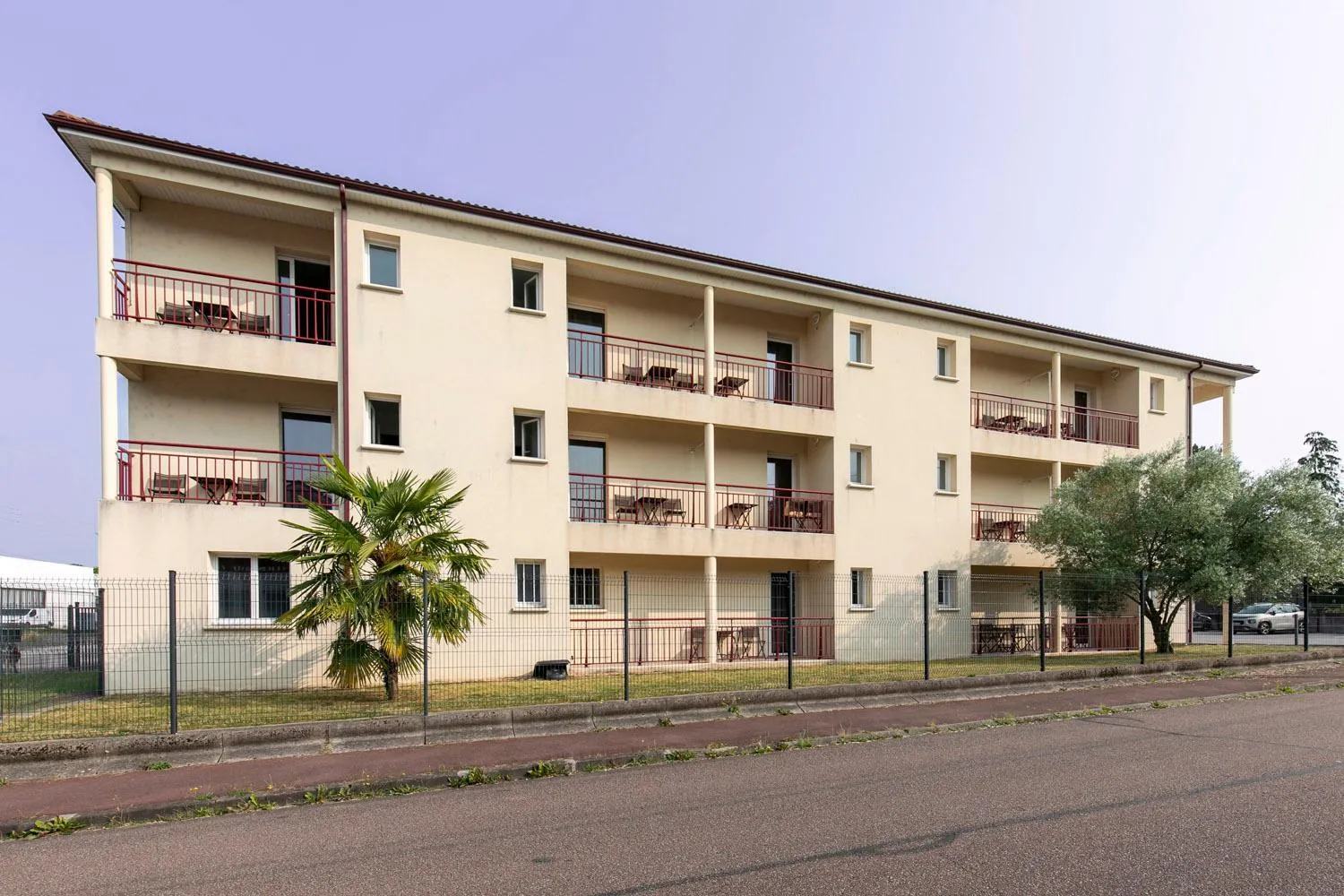 Property building in Apparts Confort 87