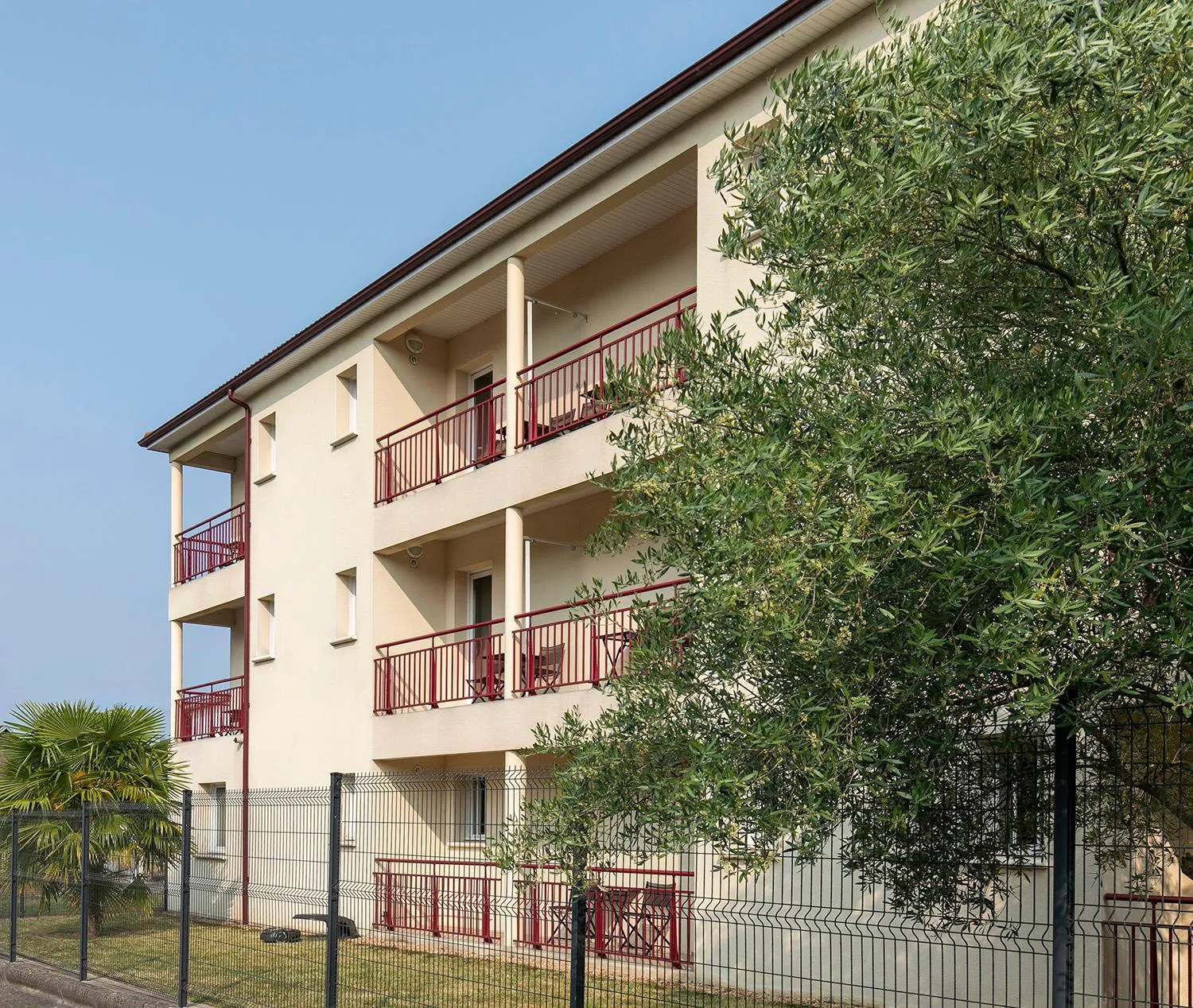 Property building in Apparts Confort 87