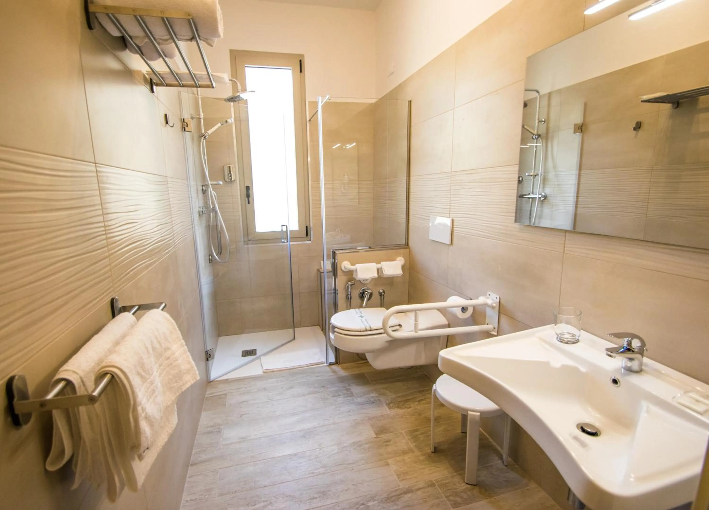 Bathroom in Hotel Perlage Florence - Free city tax with Private Parking & Fast Wifi