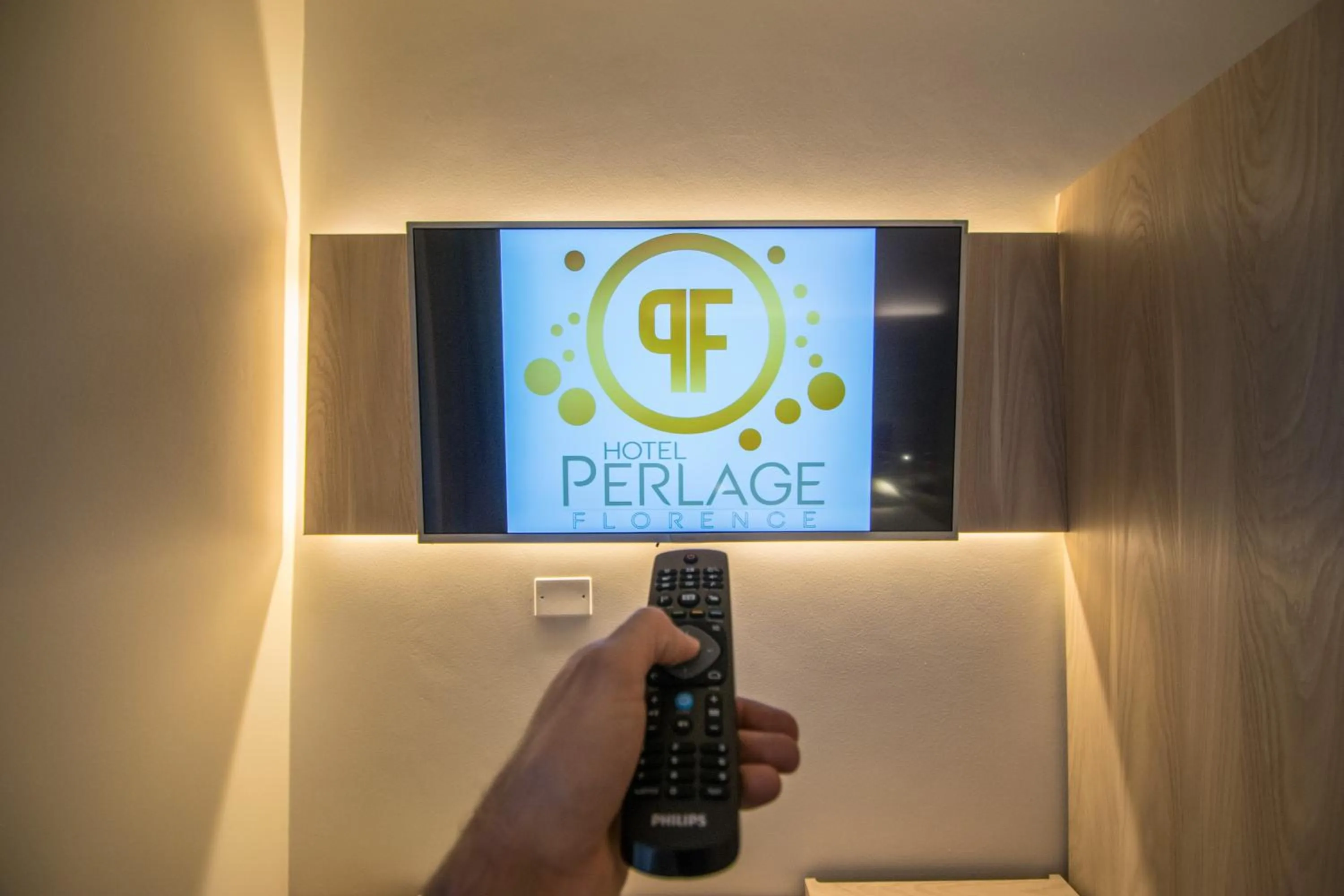 TV and multimedia in Hotel Perlage Florence - Free city tax with Private Parking & Fast Wifi