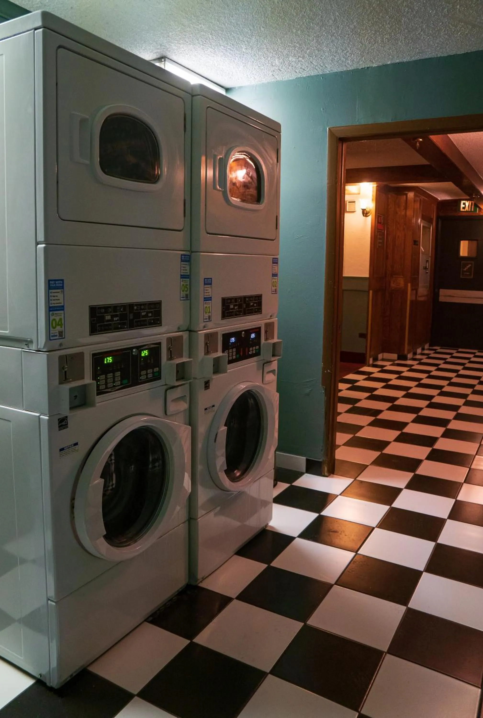 laundry in The Boulder Broker