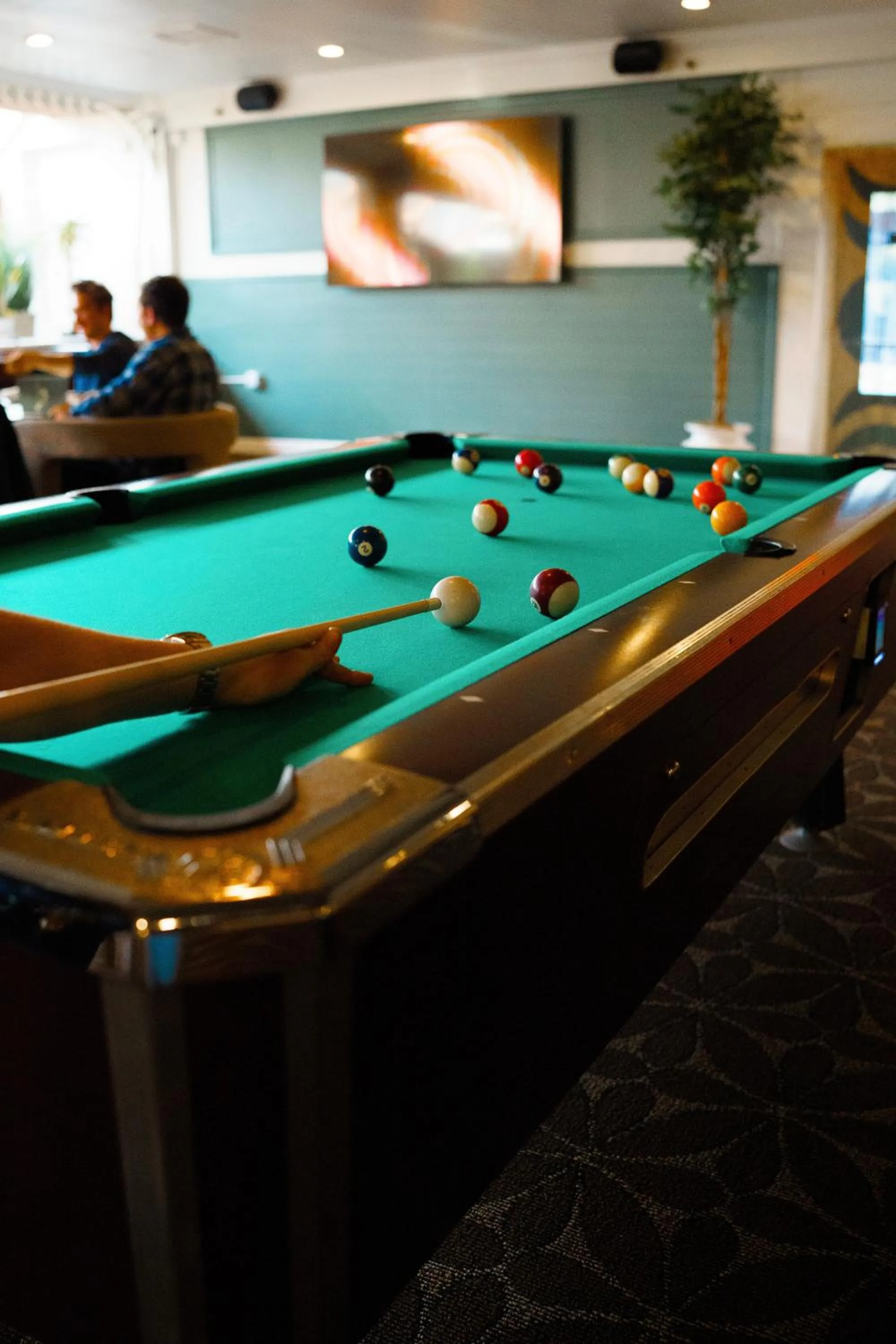 Billiard in The Boulder Broker