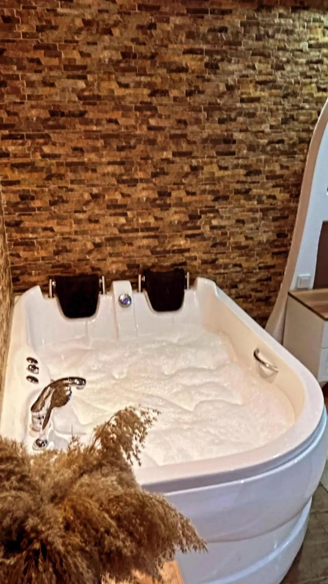 Toilet in CEMRE SUIT