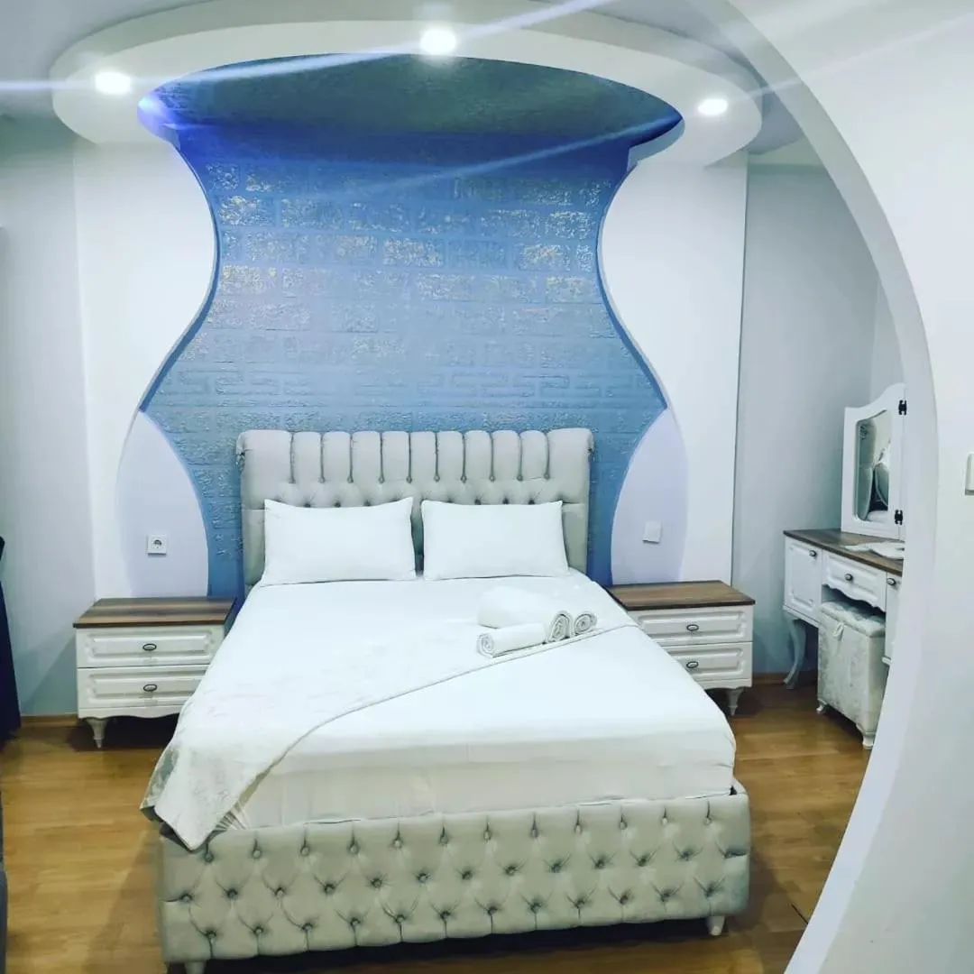 Bed in CEMRE SUIT
