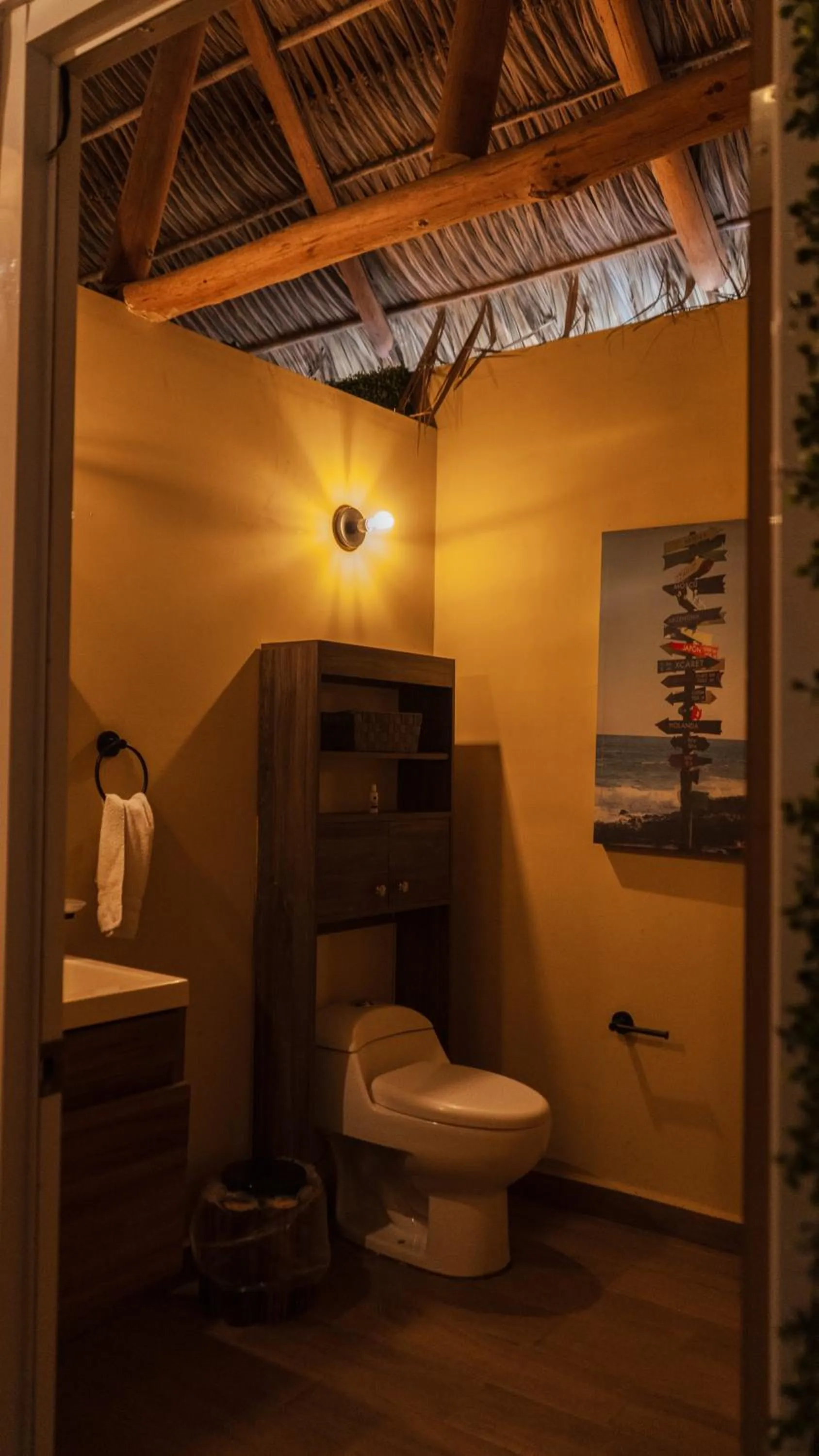 Toilet in Palm Valley Cabins