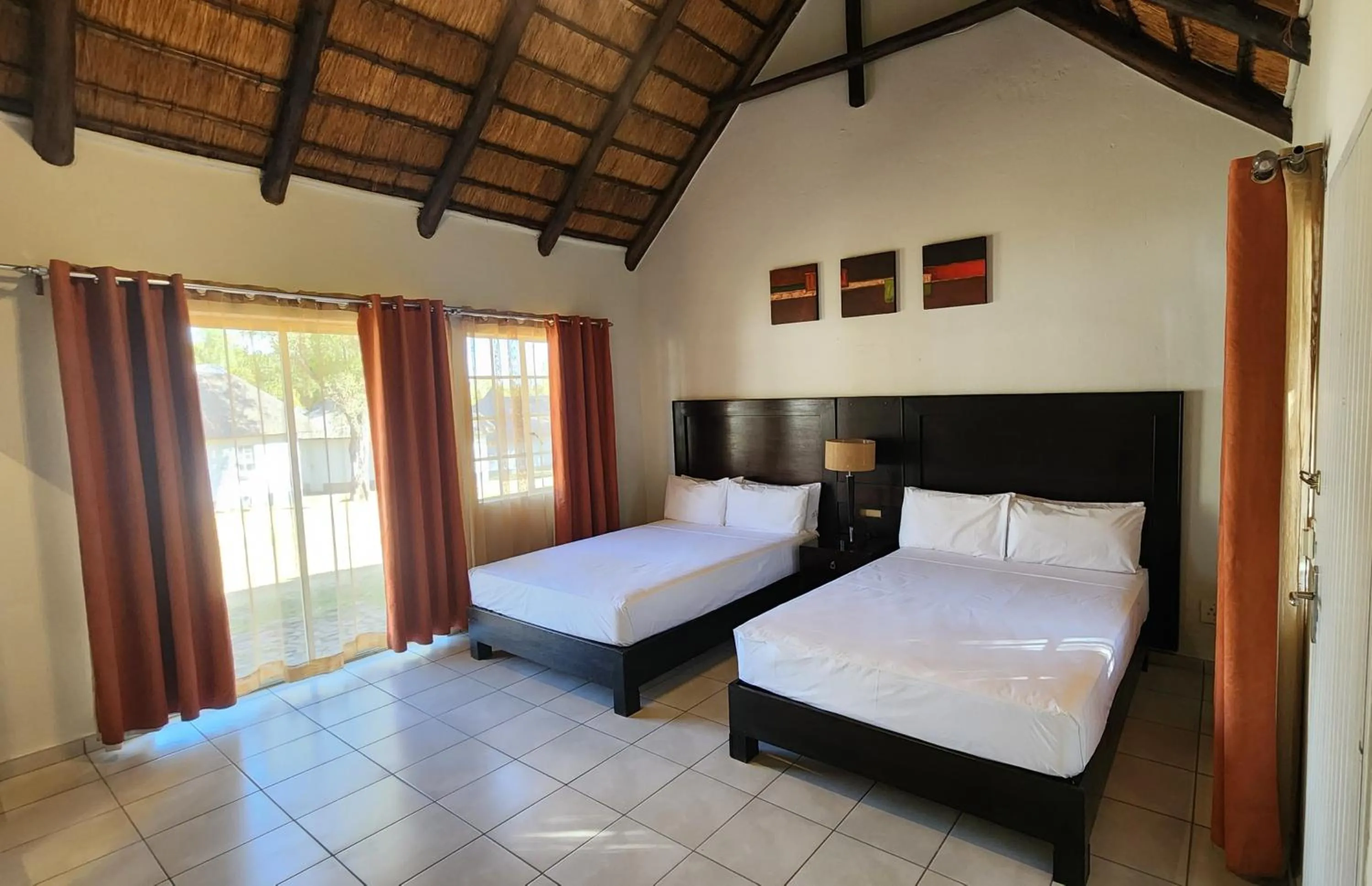 Bed in Shumba Valley Lodge Lanseria Airport