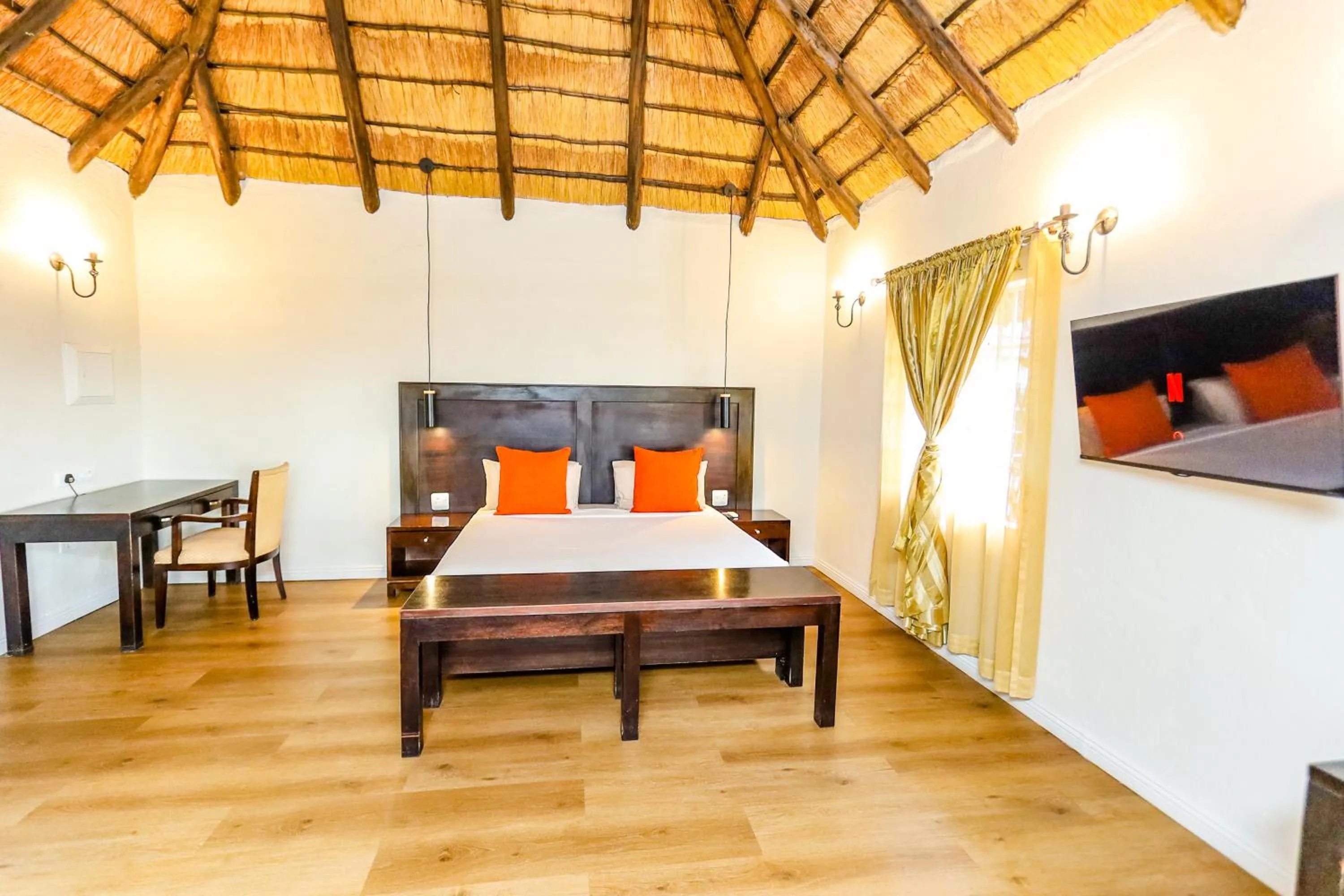Bed in Shumba Valley Lodge Lanseria Airport