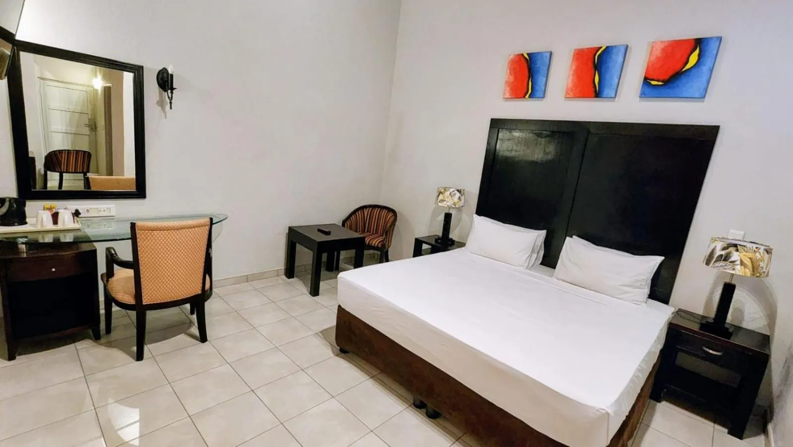 Bed in Shumba Valley Lodge Lanseria Airport