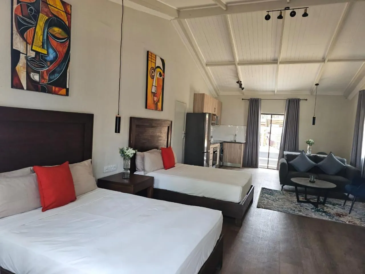 Bed in Shumba Valley Lodge Lanseria Airport