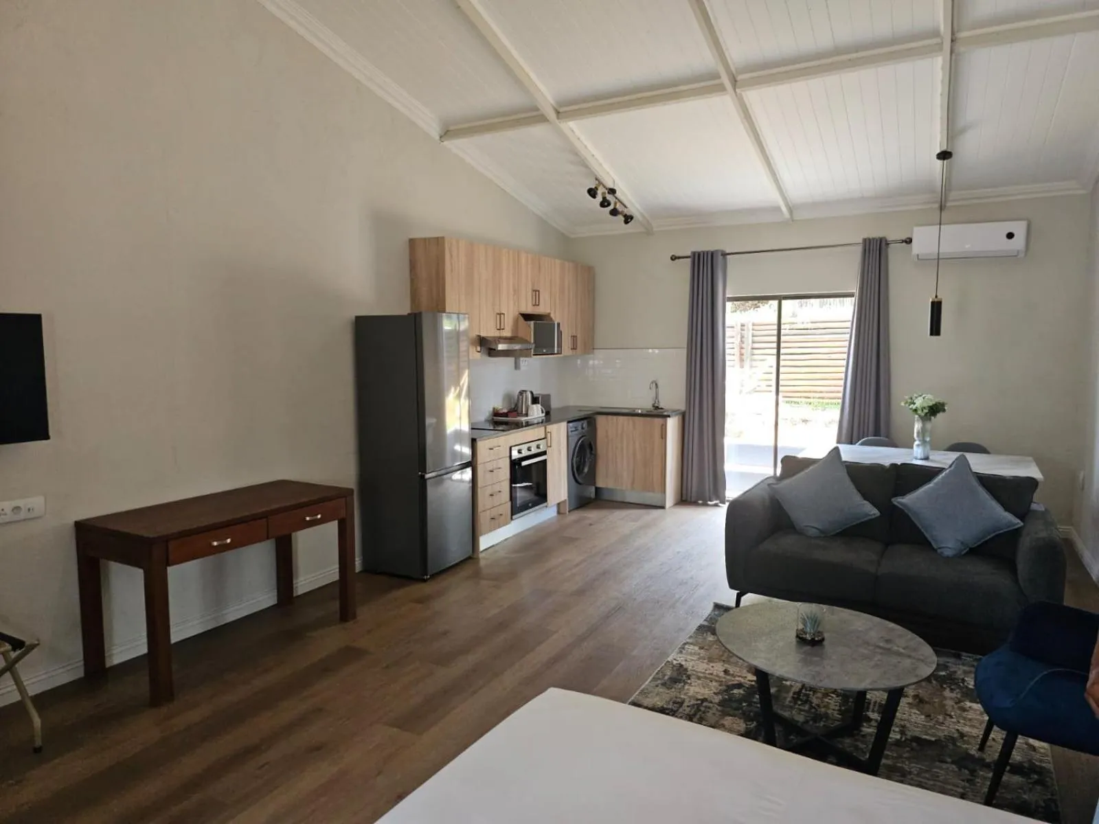 Kitchen or kitchenette in Shumba Valley Lodge Lanseria Airport