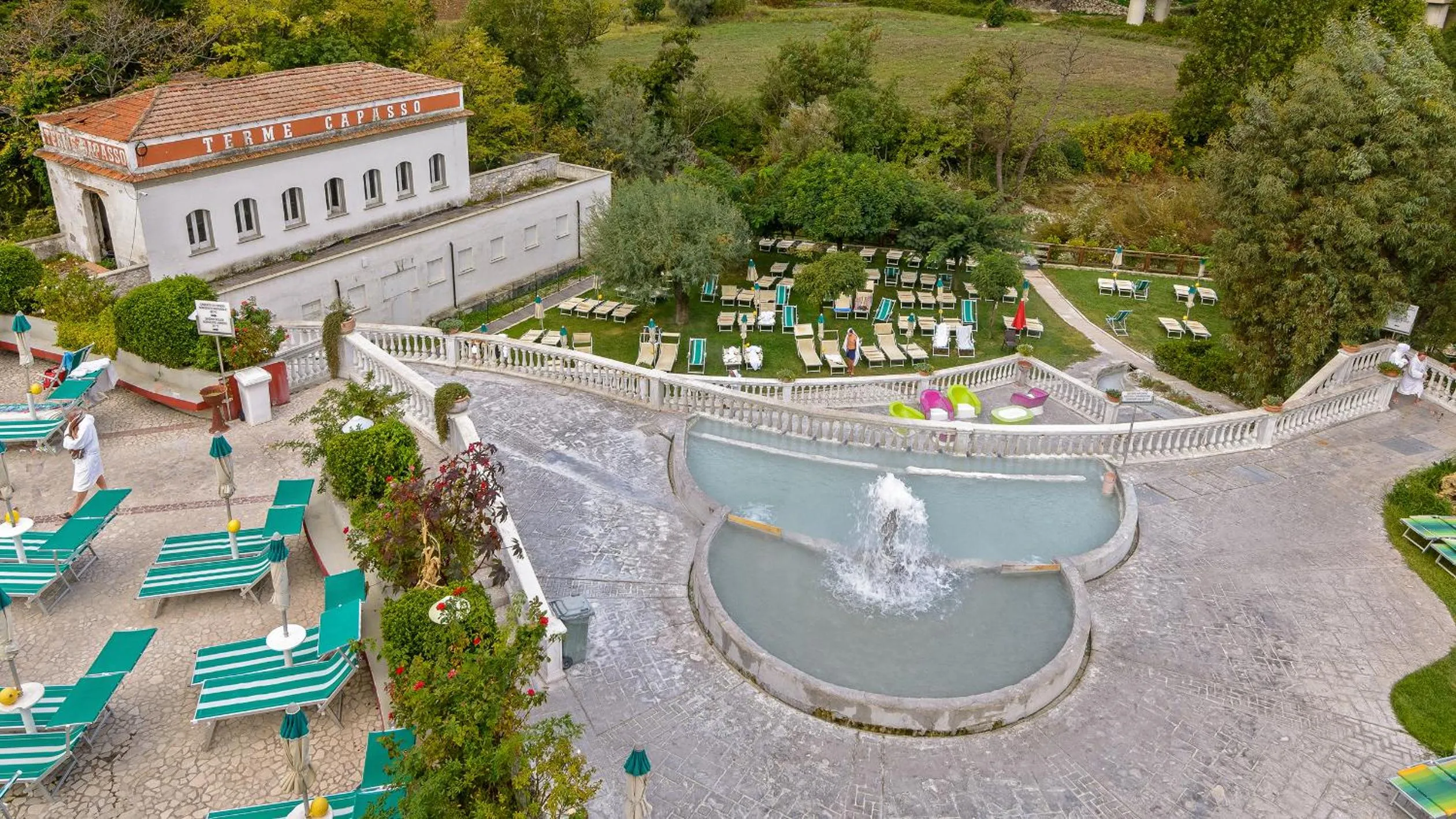 Swimming pool in Hotel Terme Capasso