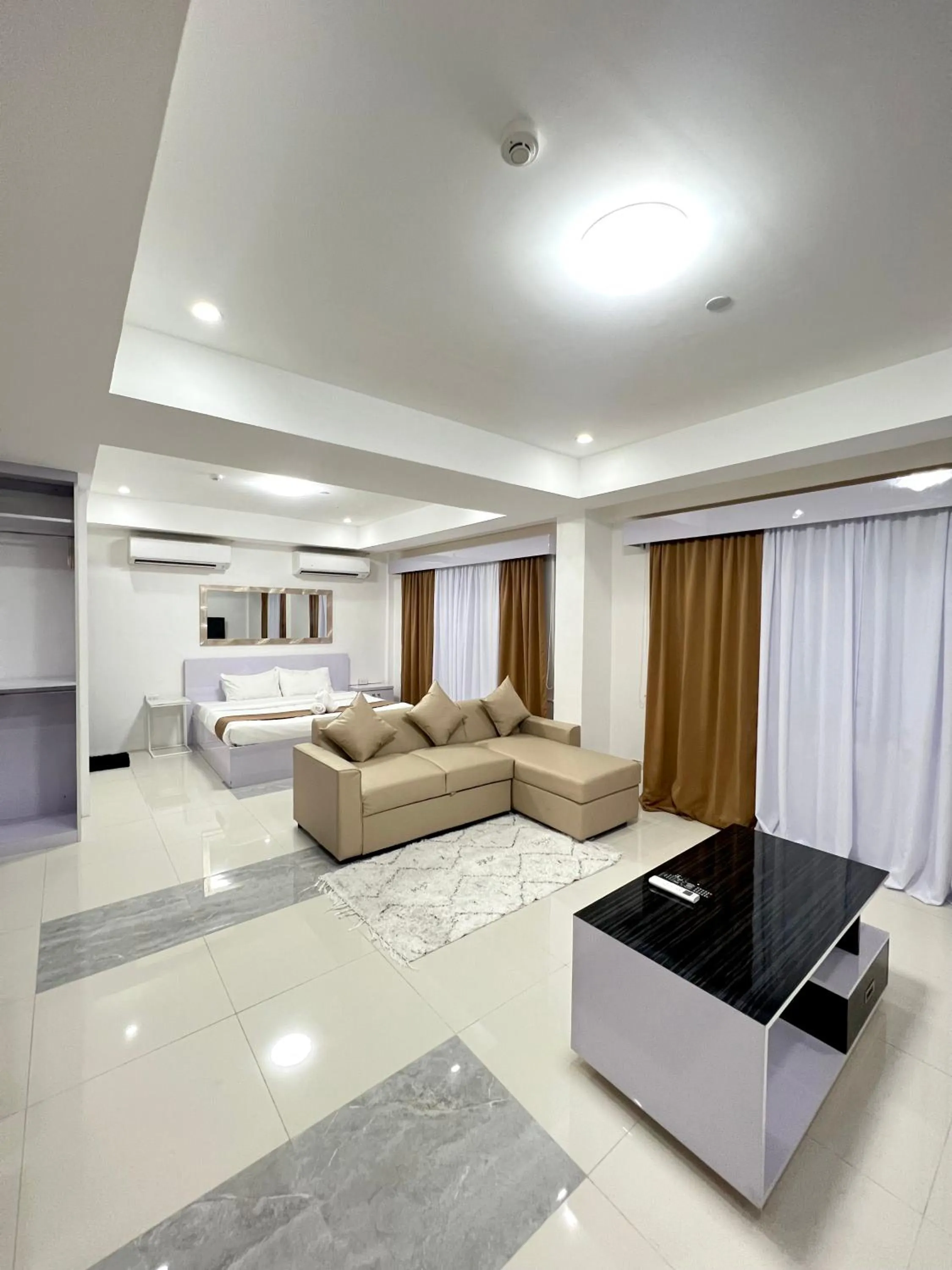 Living room in Staycation Hotel