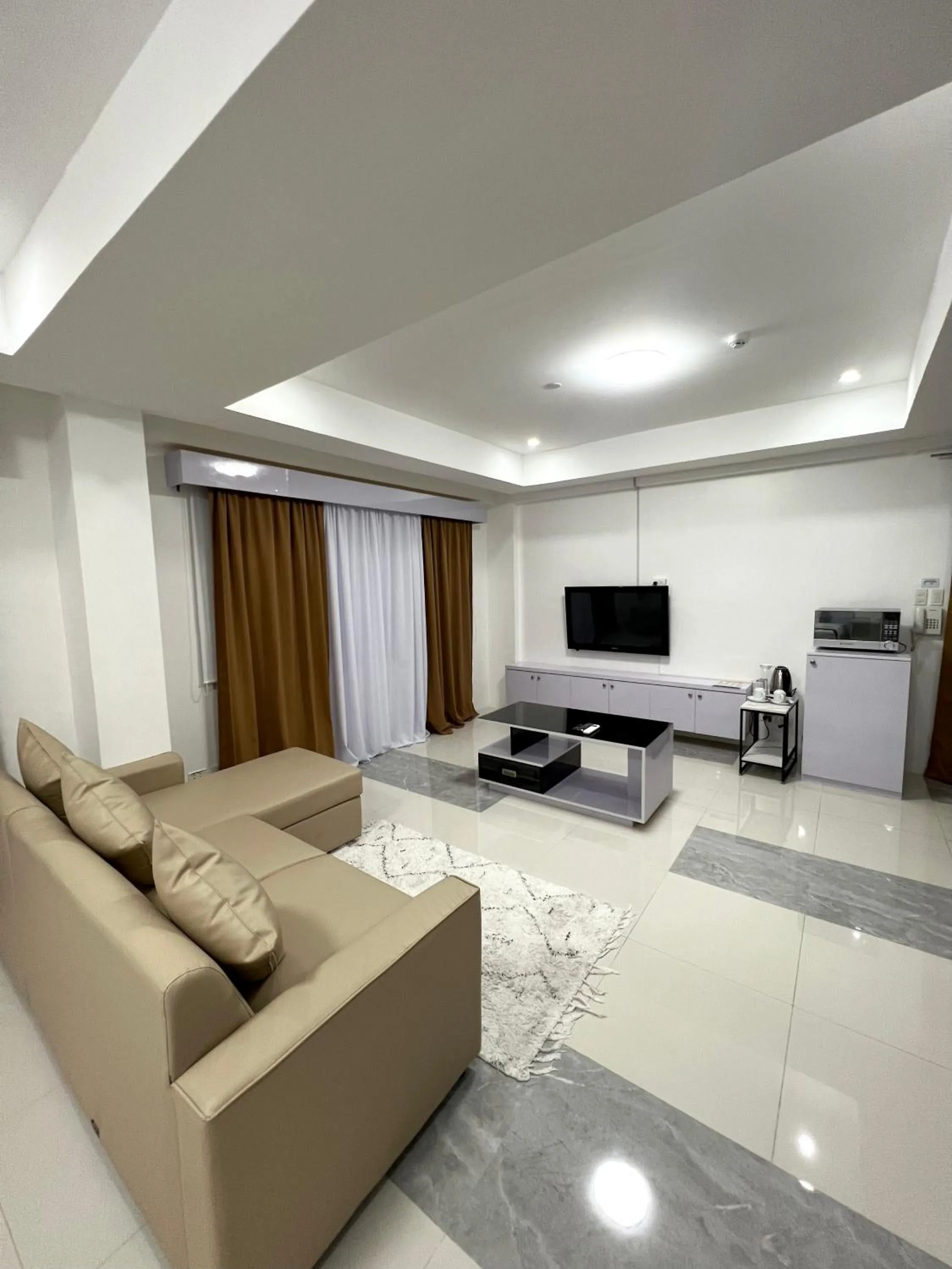 TV and multimedia in Staycation Hotel