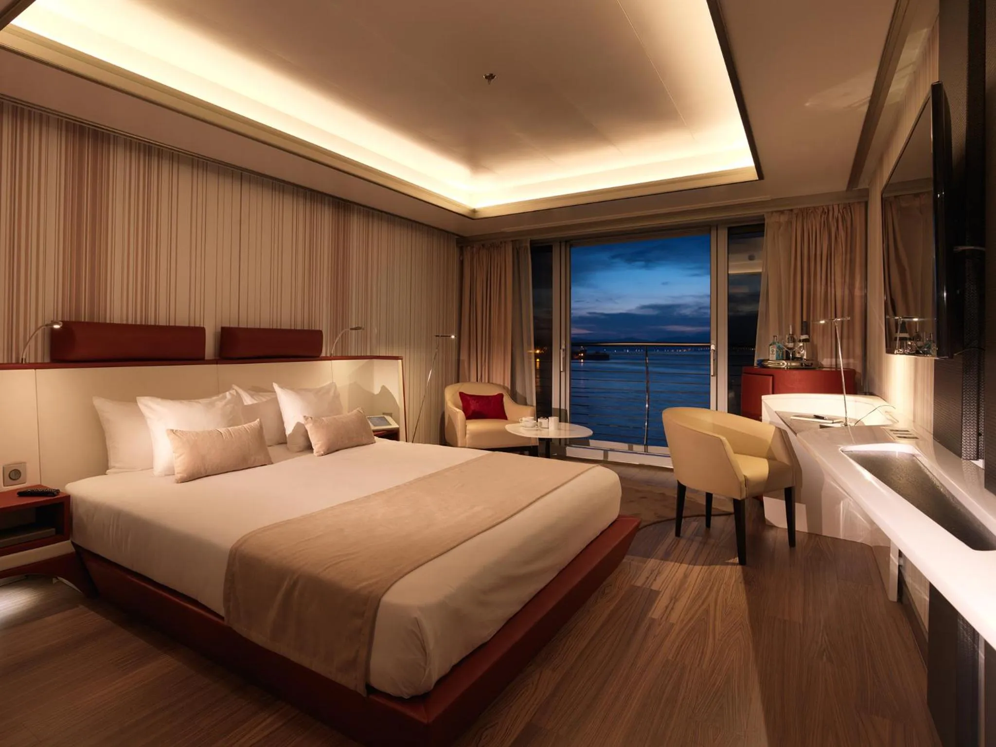 Bedroom, Bed in Sunborn Gibraltar